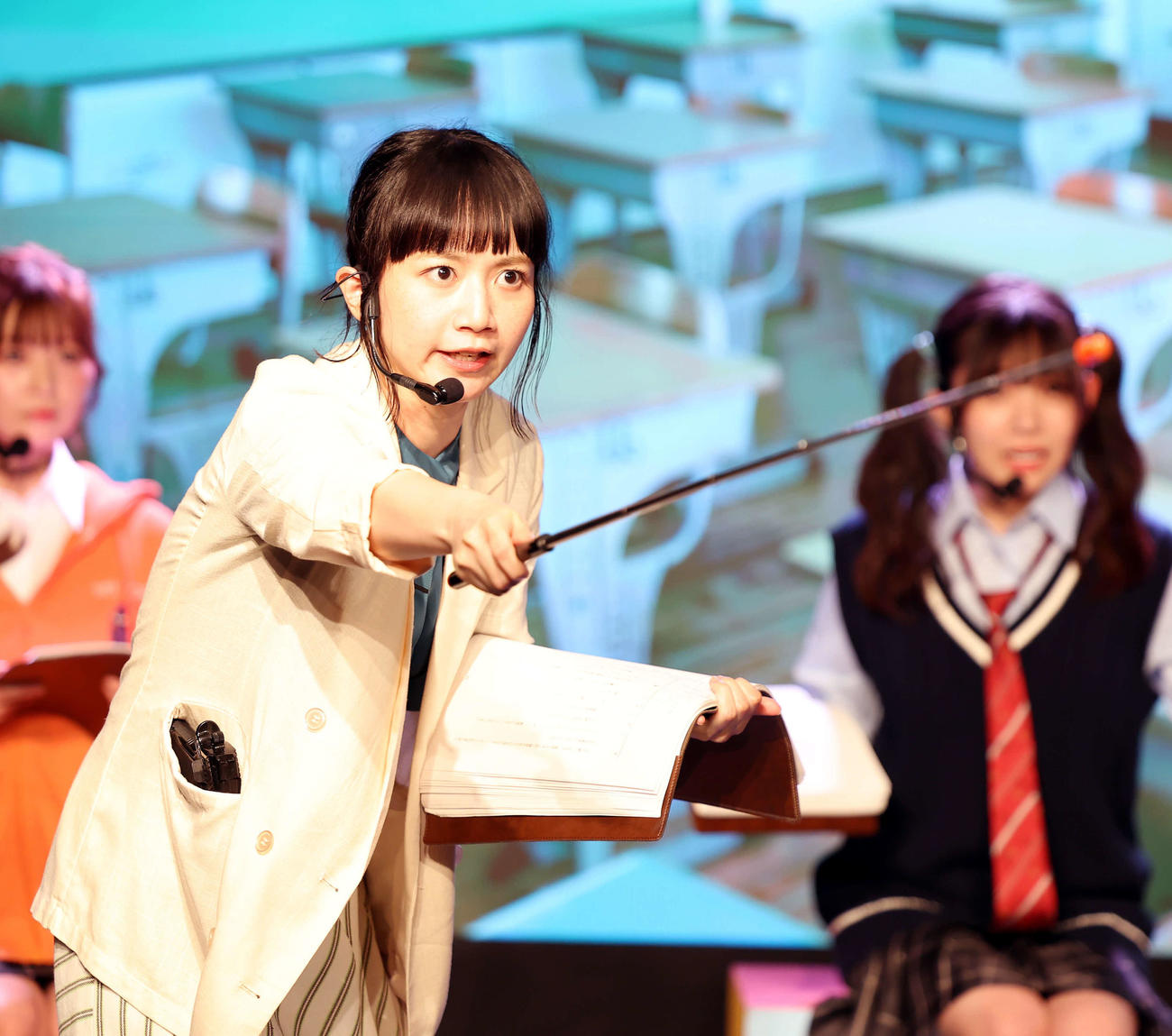 朗読演劇「ガールズ＆シーブズ～銀行強盗は放課後に～」の公開ゲネプロに臨んだ三戸なつめ（撮影・山本朝陽）