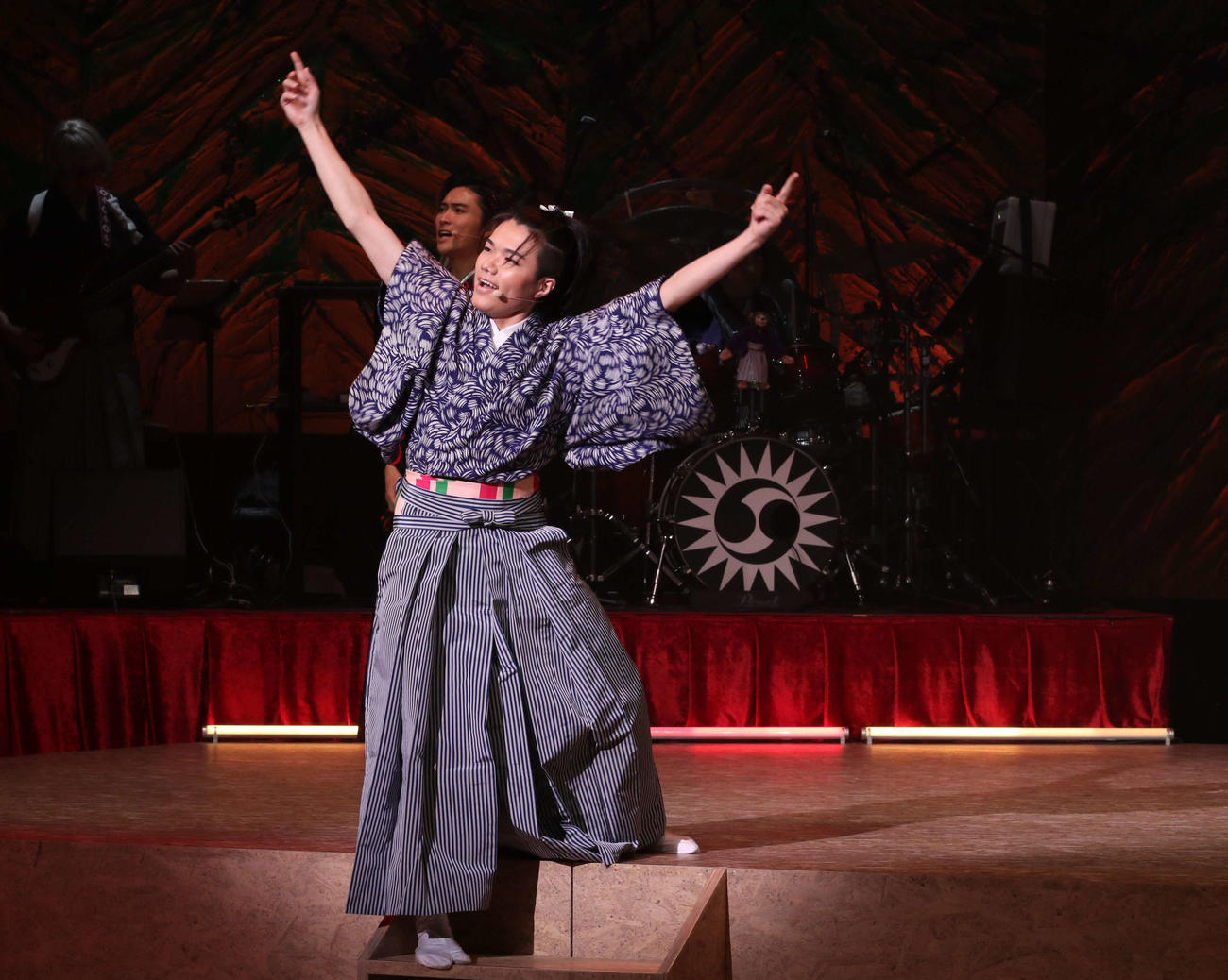 舞台「近松忠臣蔵」で熱演する瀧陽次朗（撮影・山本佳央）