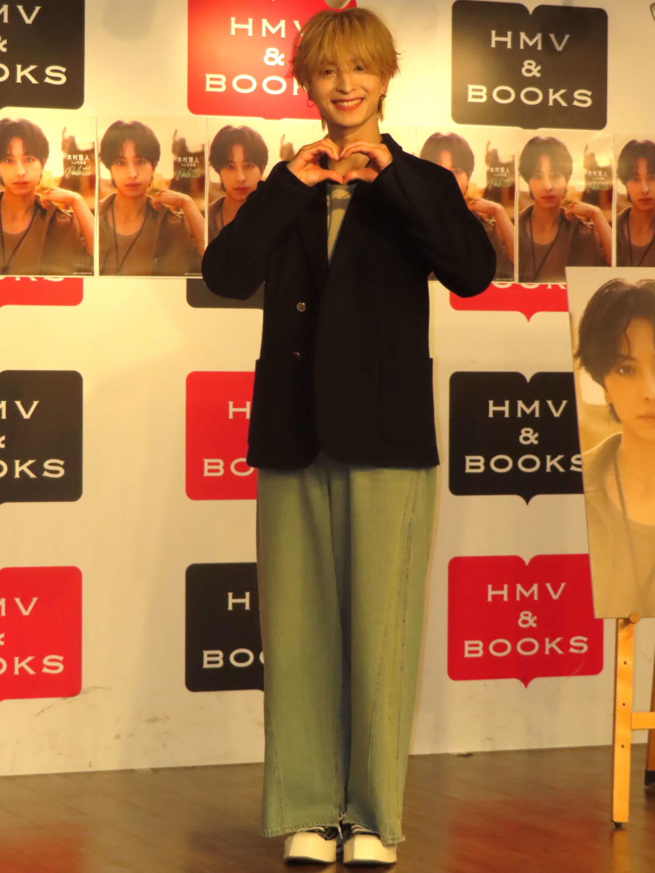 ファースト写真集「Palette」発売記念取材会に登壇したFANTASTICS木村慧人