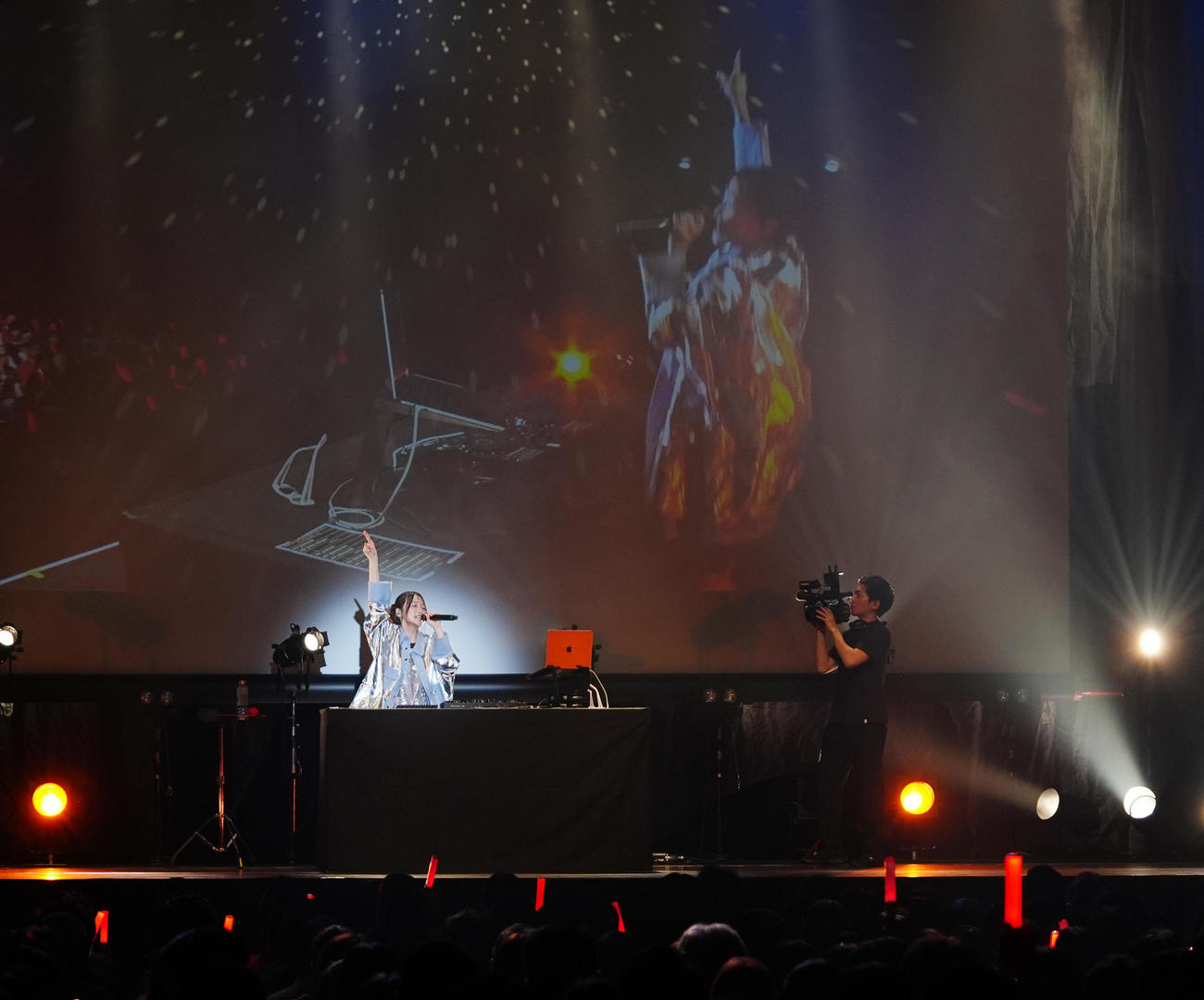 バースデーファンミーティングでDJ RihoRihoこと鞘師里保がパフォーマンスを披露する（撮影・清水貴仁）
