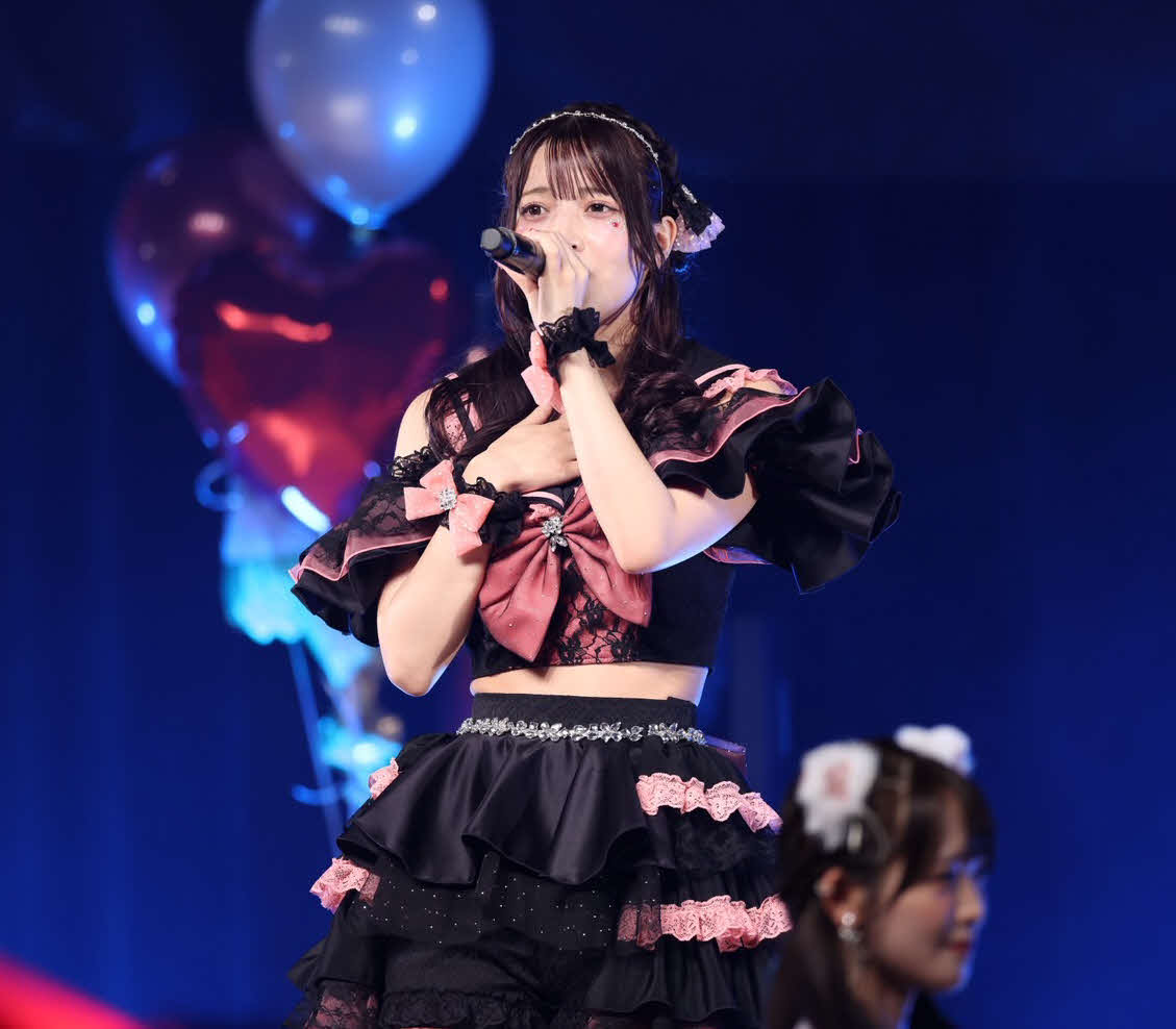 生誕祭公演で歌うRoot mimiの黒嵜菜々子