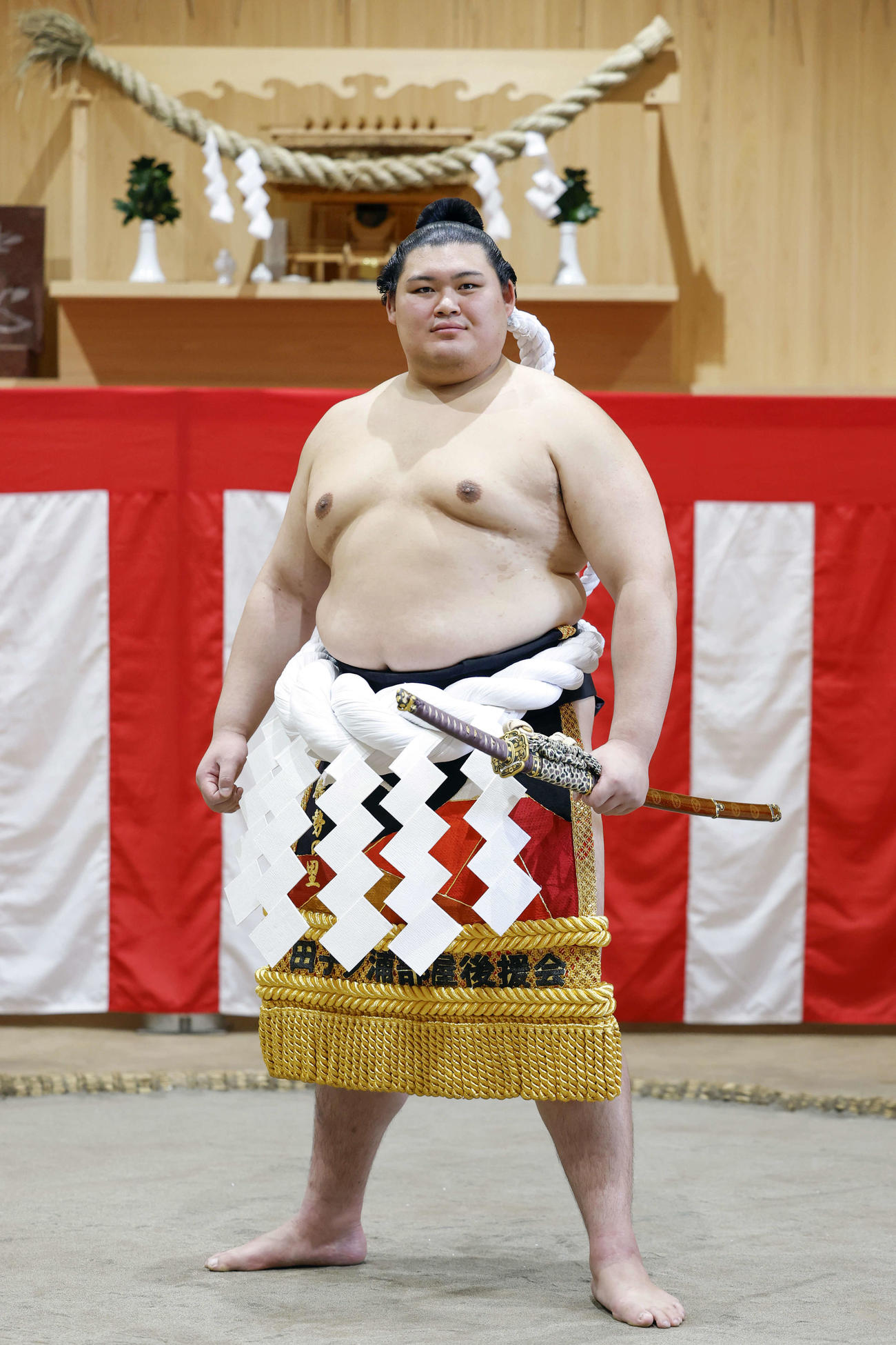 「綱打ち」で新しい綱を締めた横綱大の里（2025年5月29撮影）