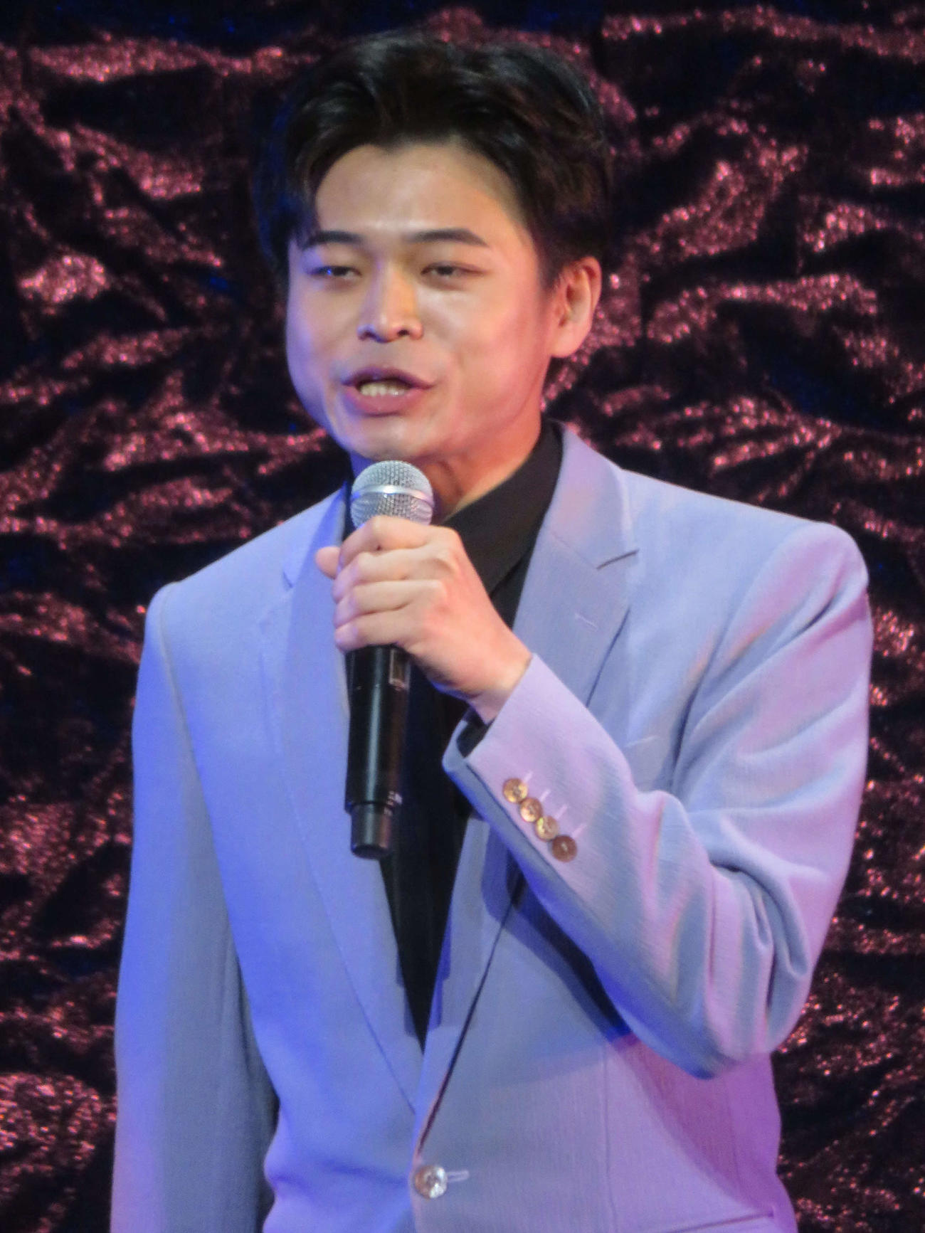 シブヤエンタメ祭「JAME歌謡祭」で歌う二見颯一（撮影・川田和博）