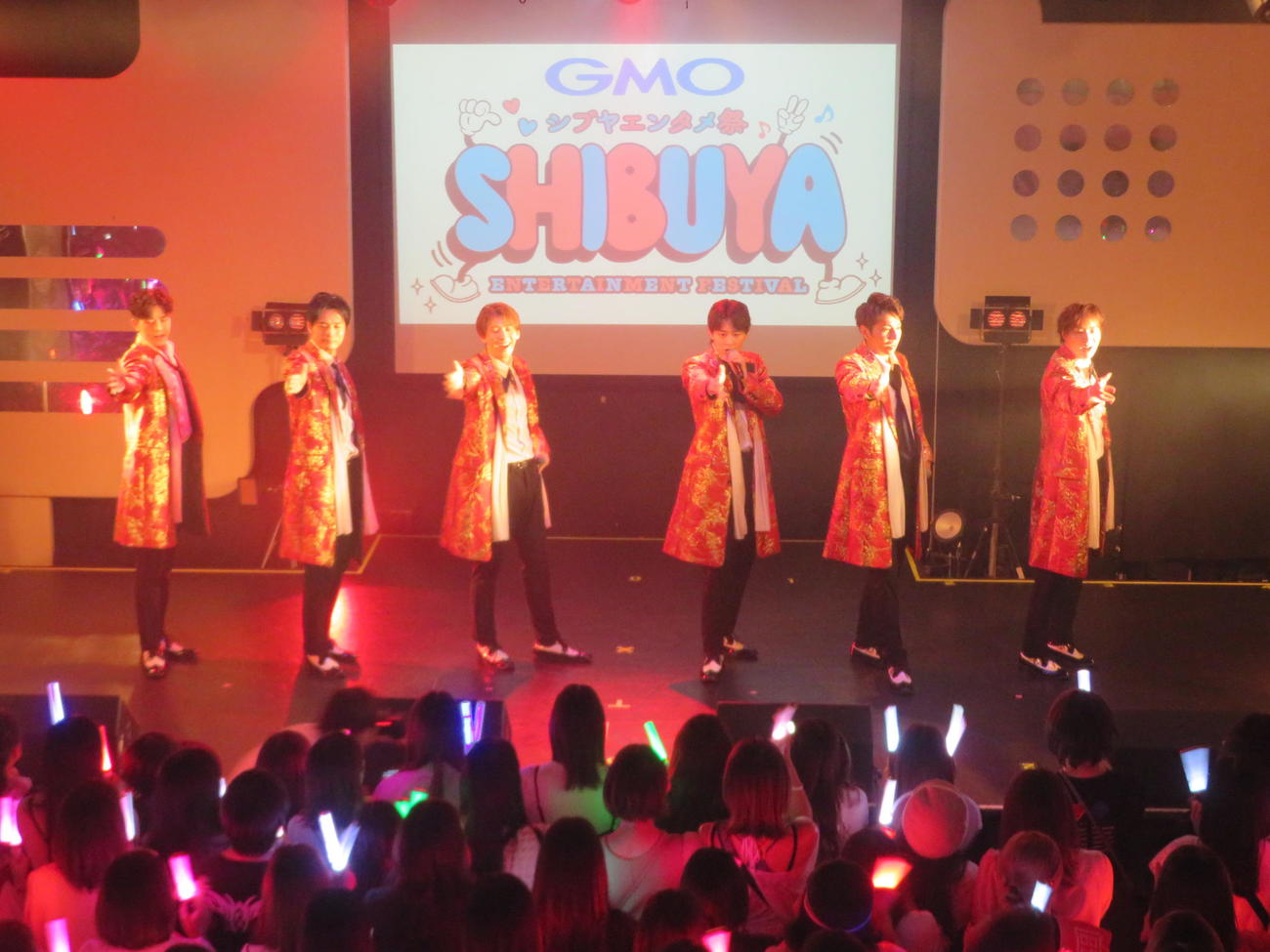 シブヤエンタメ祭「duo昭和歌謡FES」で歌うSHOW－WA（撮影・川田和博）