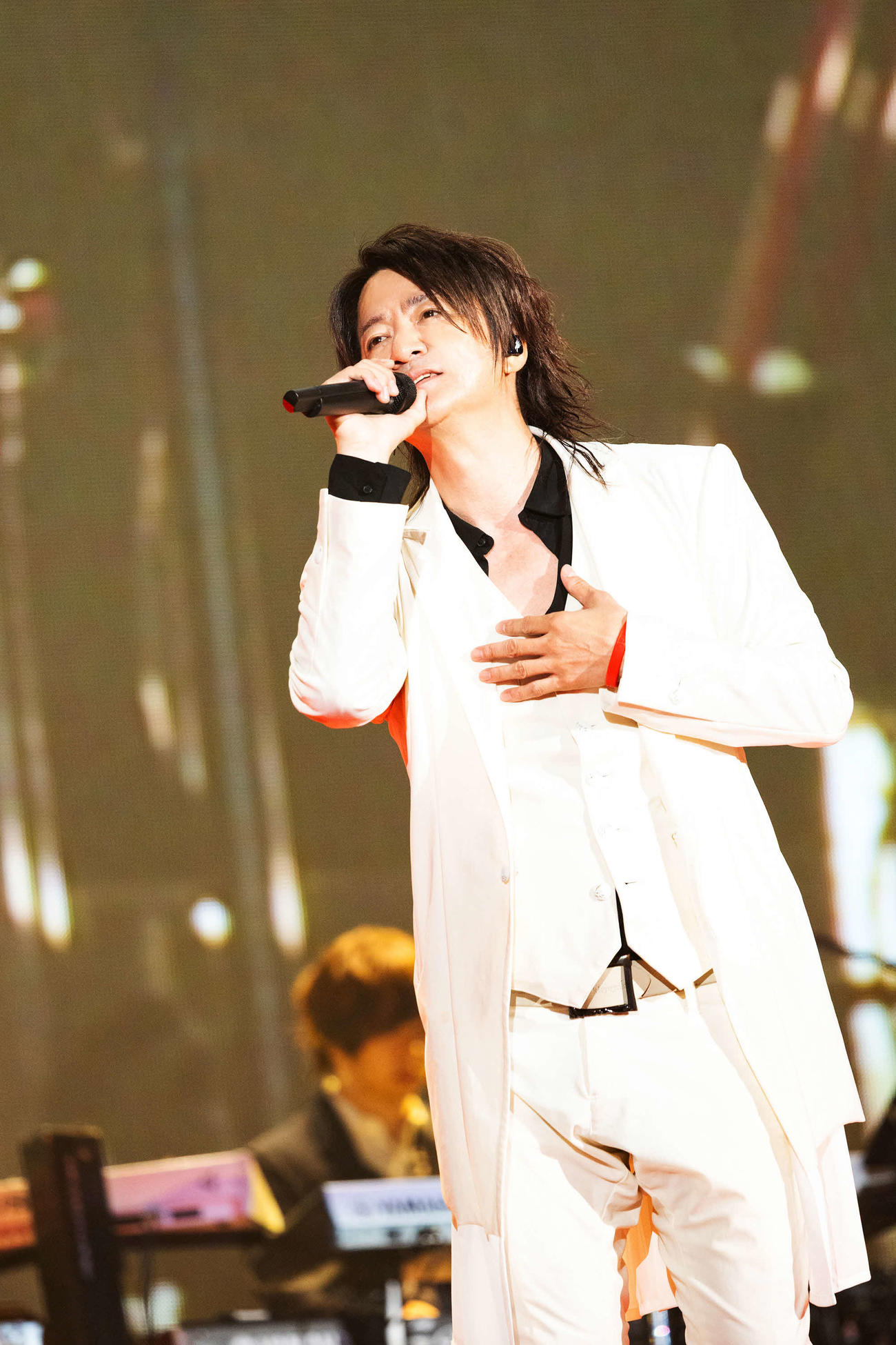 「GLAY EXPO 2024－2025 GRAND FINALE」で歌唱するTERU