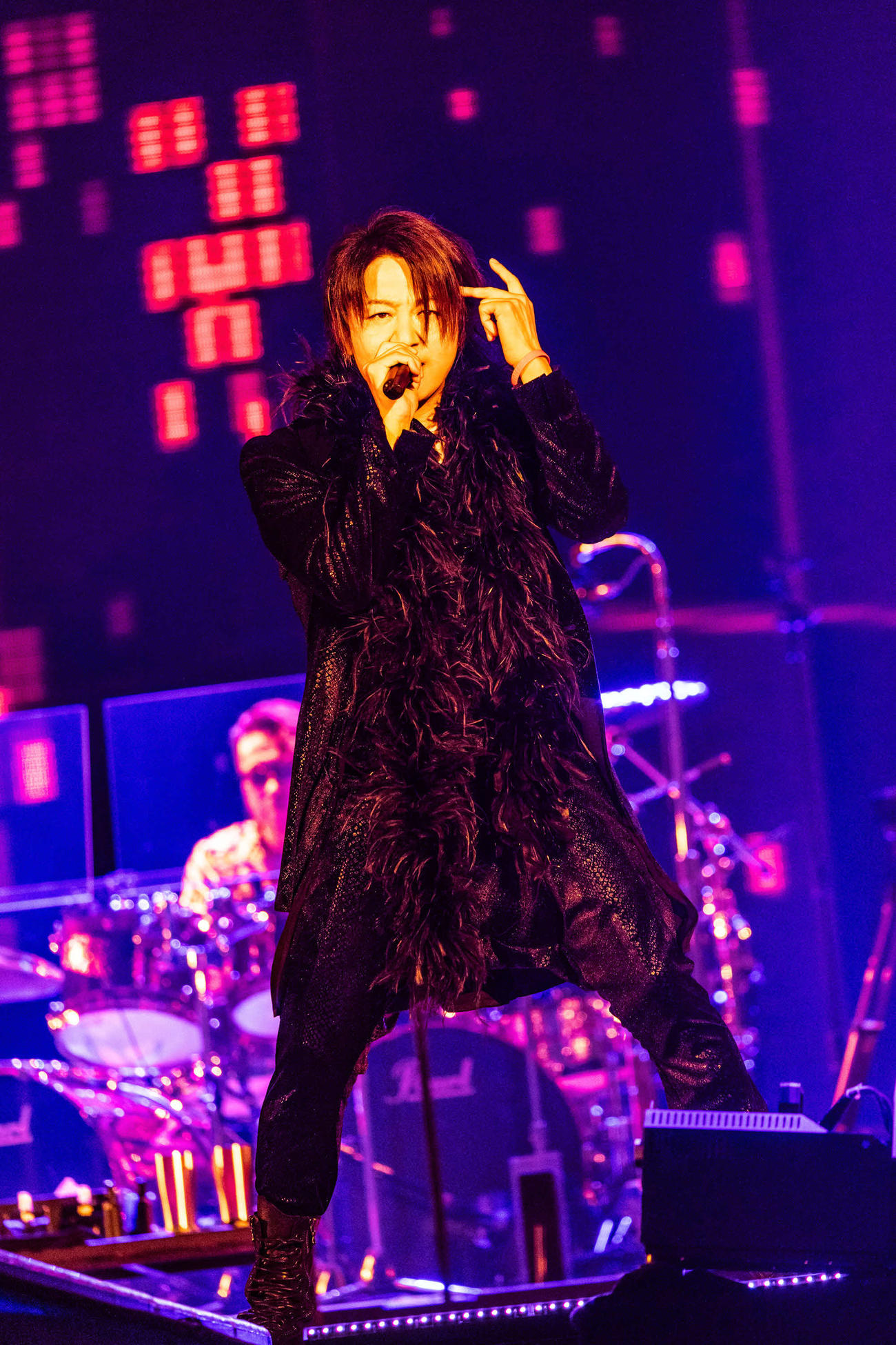 「GLAY EXPO 2024－2025 GRAND FINALE」で歌唱するTERU