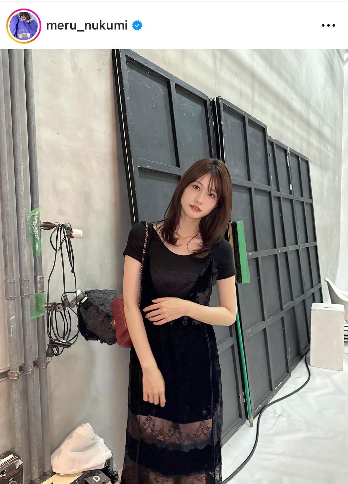 太もも透ける黒ロングワンピース（生見愛瑠のインスタグラムから）