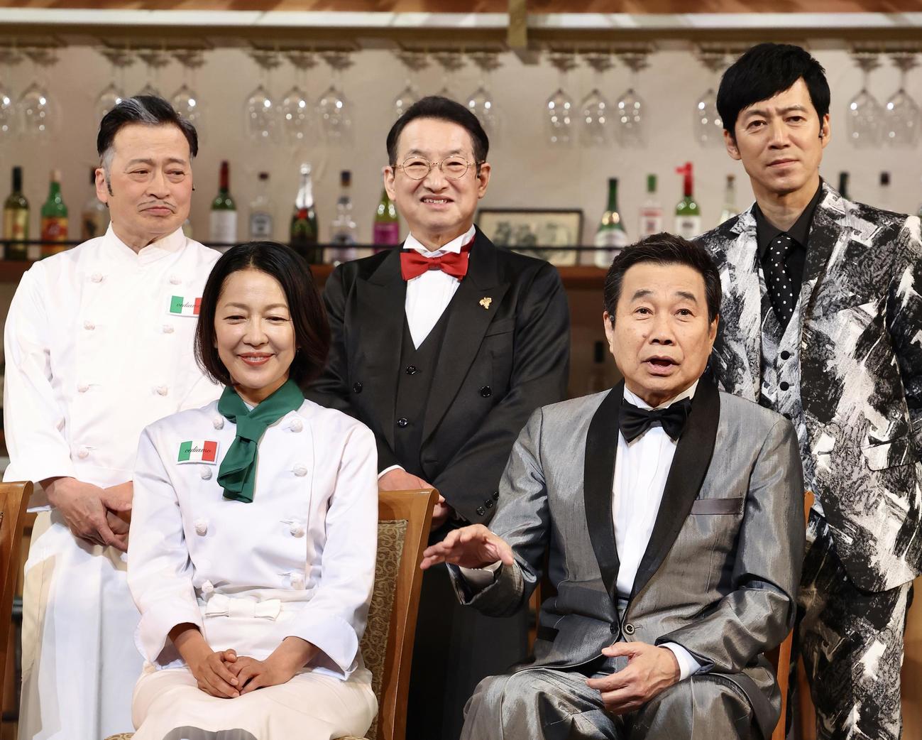 取材会に臨む、前列左から羽田美智子、三宅裕司、後列左からラサール石井、春風亭昇太、東貴博（撮影・河田真司）