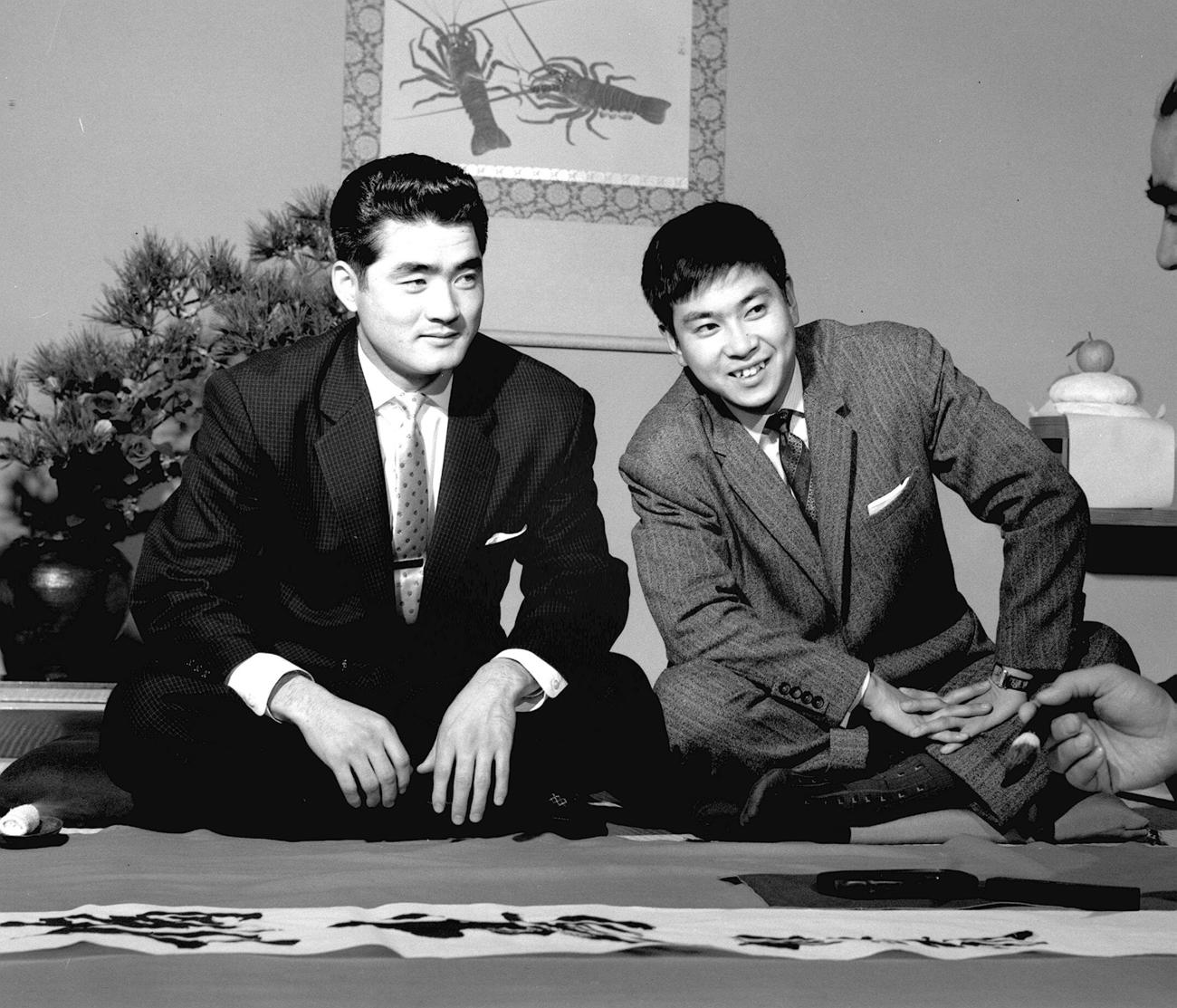 1958年　並んで座る長嶋茂雄氏（左）と石原裕次郎氏