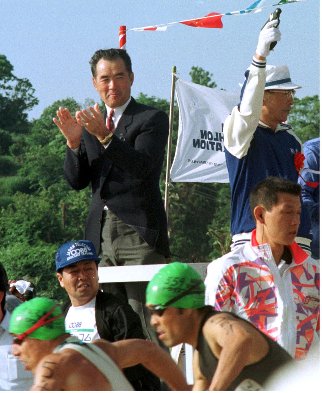 1992年5月、天草国際トライアスロンで出場選手を激励する長嶋茂雄さん