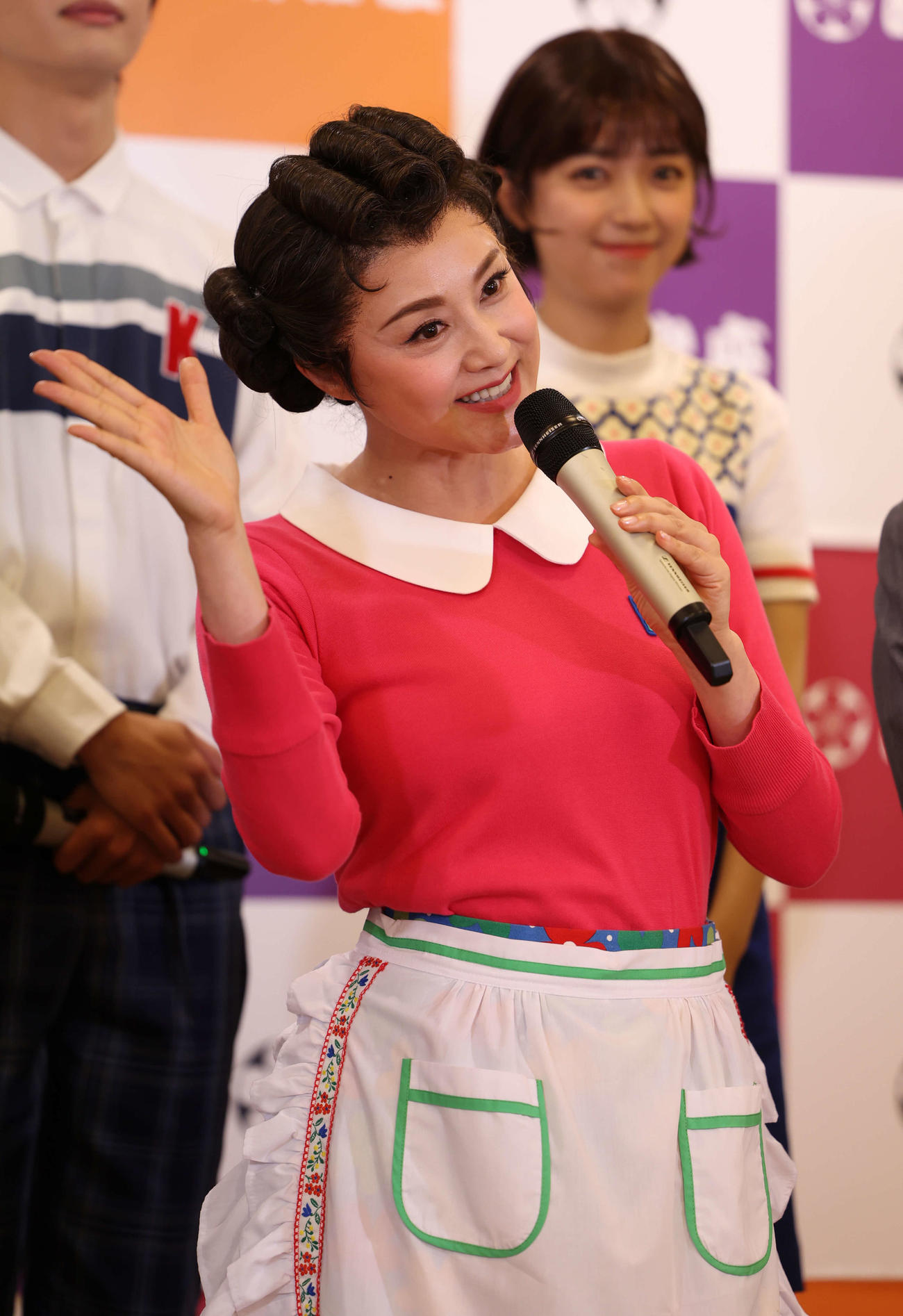 舞台「サザエさん」　あいさつをする藤原紀香（撮影・増田悦実）