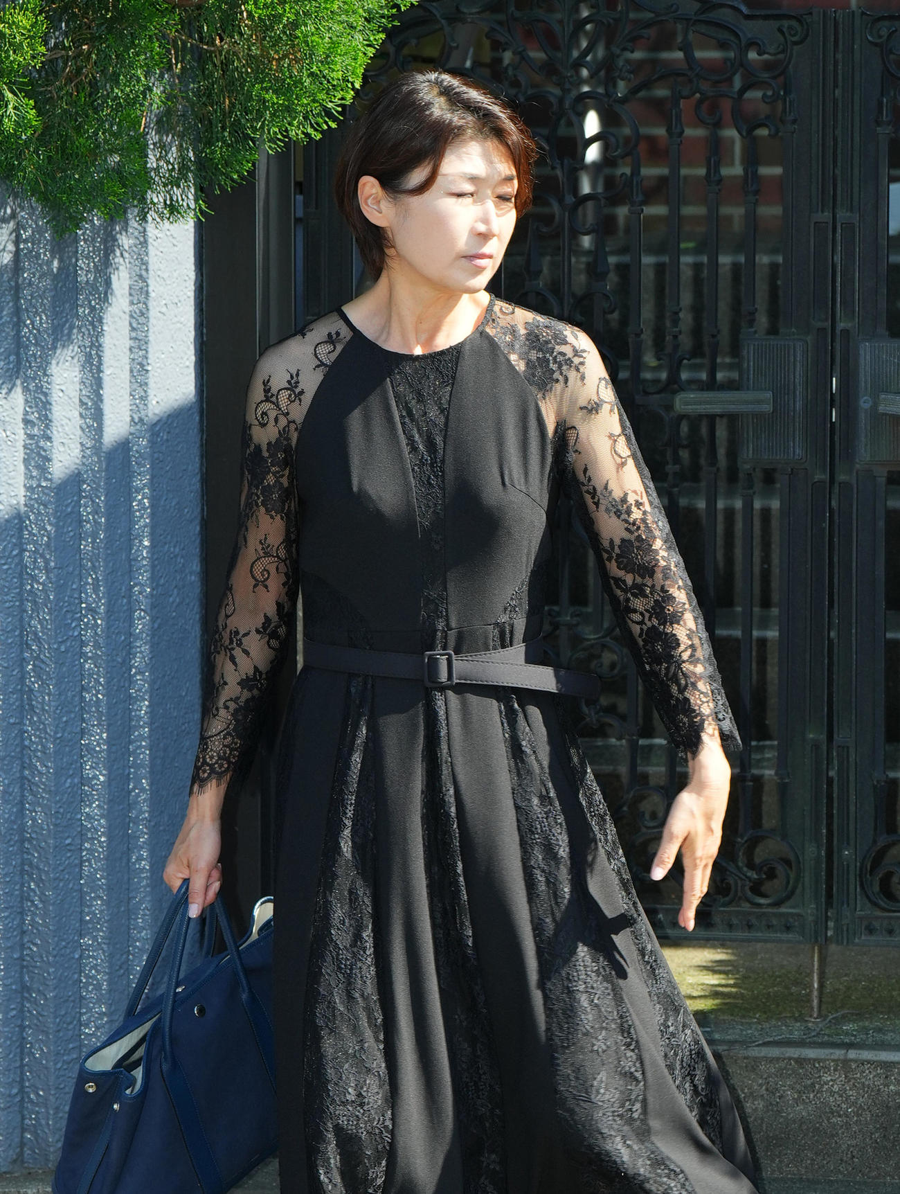 弔問に訪れた元NHKの青山アナ（撮影・菅敏）