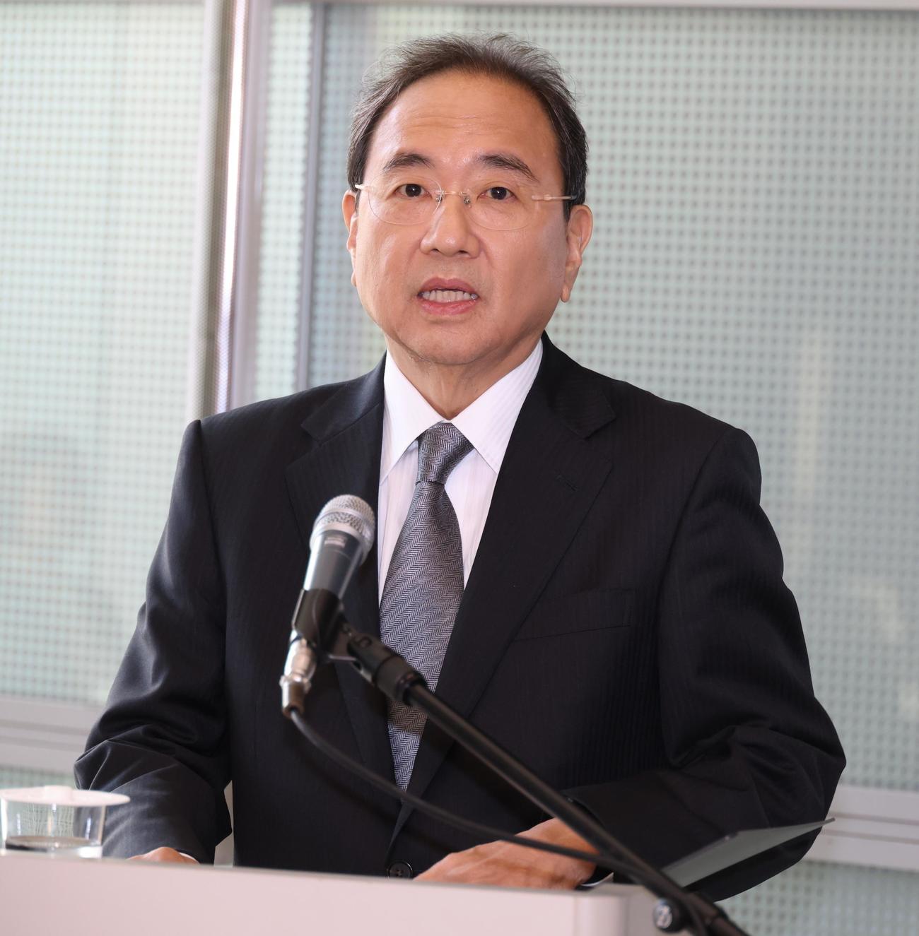 会見を行うフジテレビ清水賢治社長（撮影・中島郁夫）