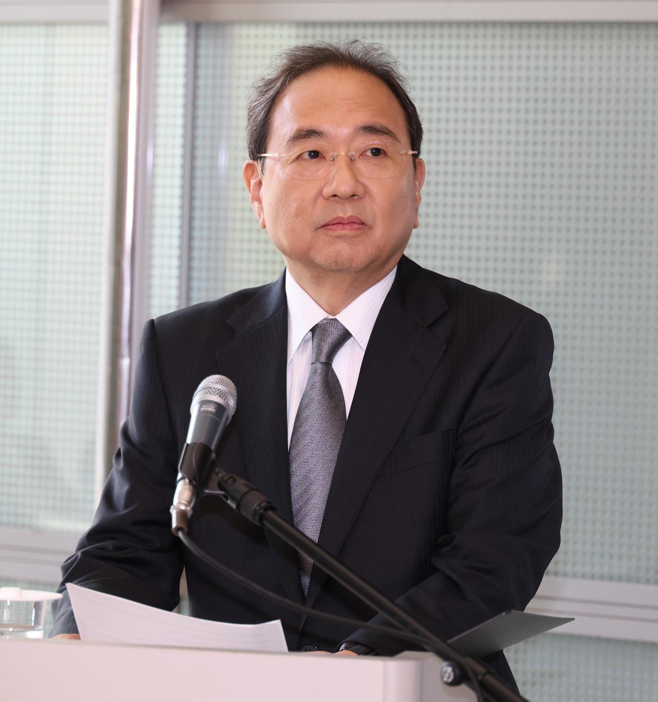 会見を行うフジテレビ清水賢治社長（撮影・中島郁夫）
