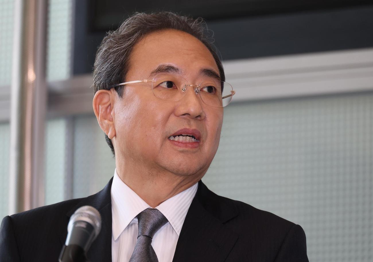 会見を行うフジテレビ清水賢治社長（撮影・中島郁夫）