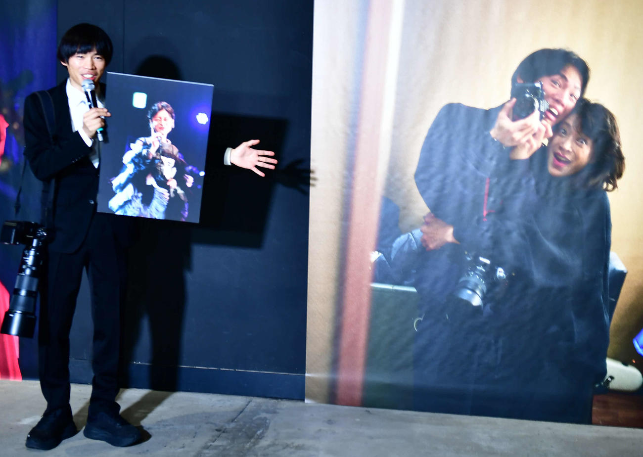 中森明菜とのハグ写真について語る、かが屋の加賀翔（撮影・松尾幸之介）