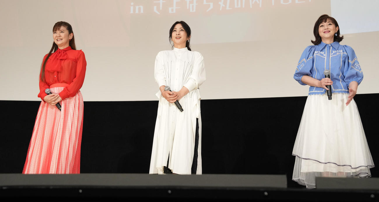 「スケバン刑事フェスティバルinサヨナラ丸の内TOEI」に登壇した、左から南野陽子、斉藤由貴、浅香唯（撮影・鈴木みどり）