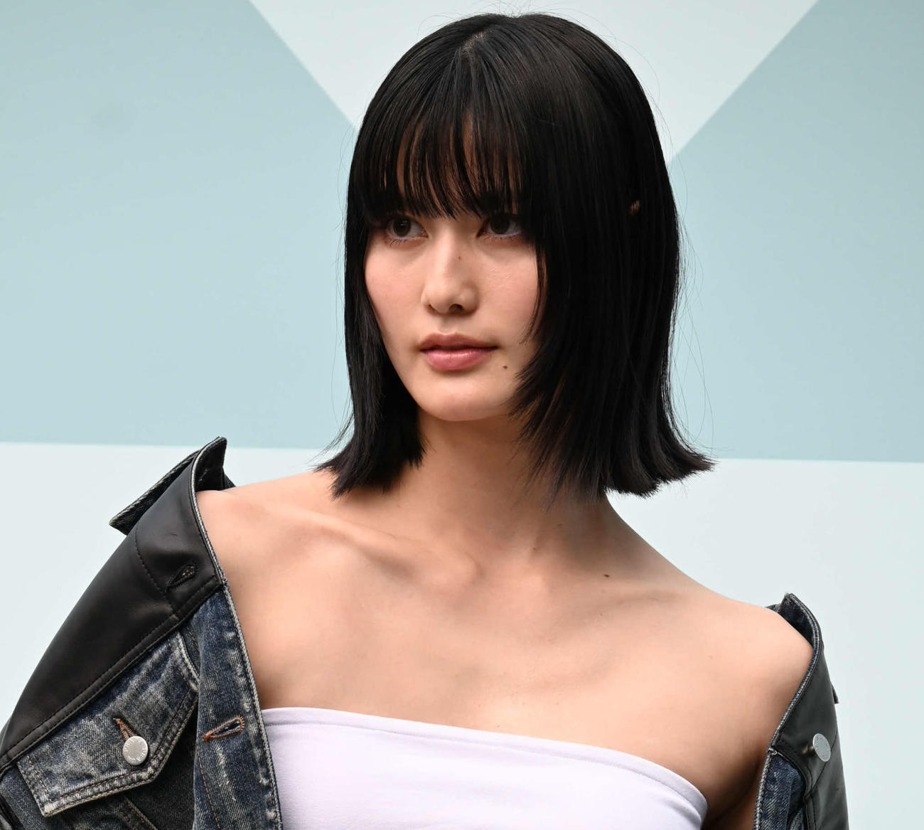 「PRADA MODE　大阪」のフォトコールに登場した橋本愛（撮影・松浦隆司）