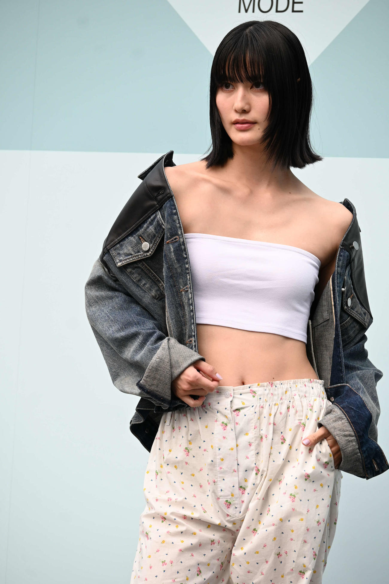 「PRADA MODE　大阪」のフォトコールに登場した橋本愛（撮影・松浦隆司）