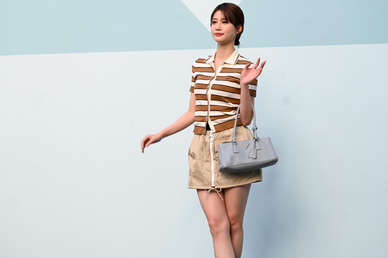 「PRADA MODE　大阪」のフォトコールに登場した生見愛瑠（撮影・松浦隆司）