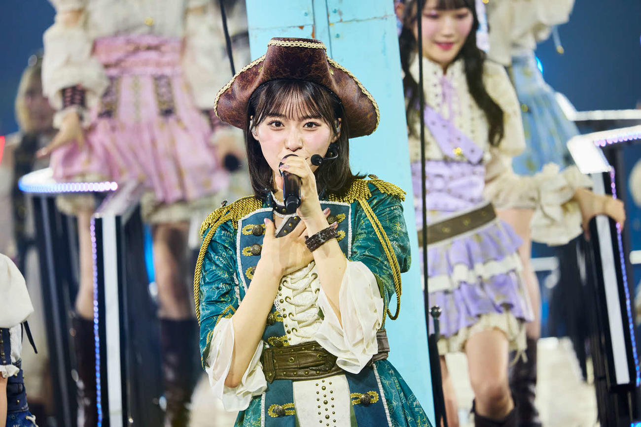 全国ツアー「We want to find　“カフェ樂園”」初日公演でパフォーマンスする≠ME冨田菜々風（C）YOANI