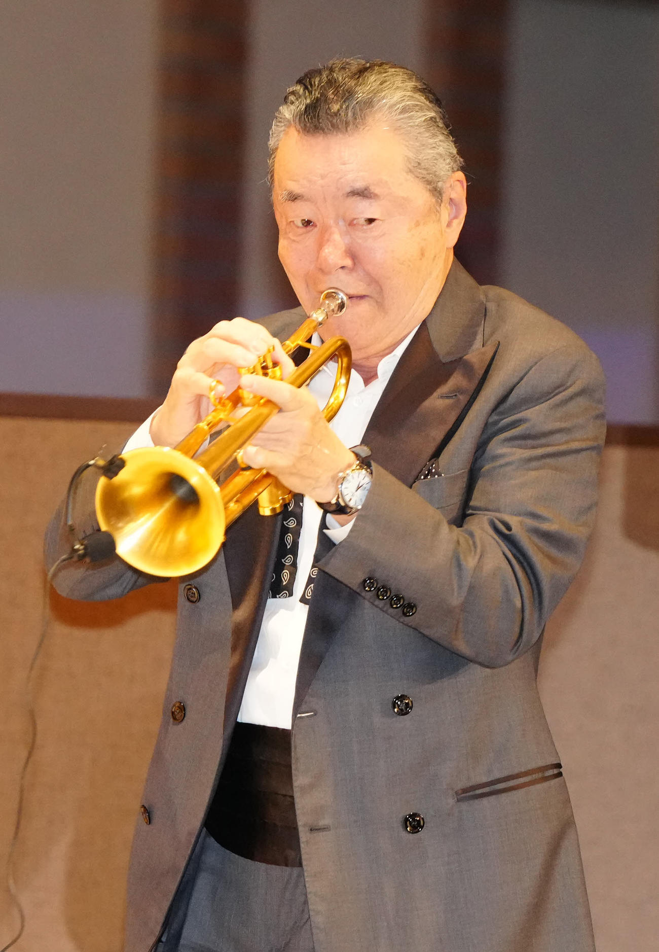 演奏する日野皓正氏＝25年3月