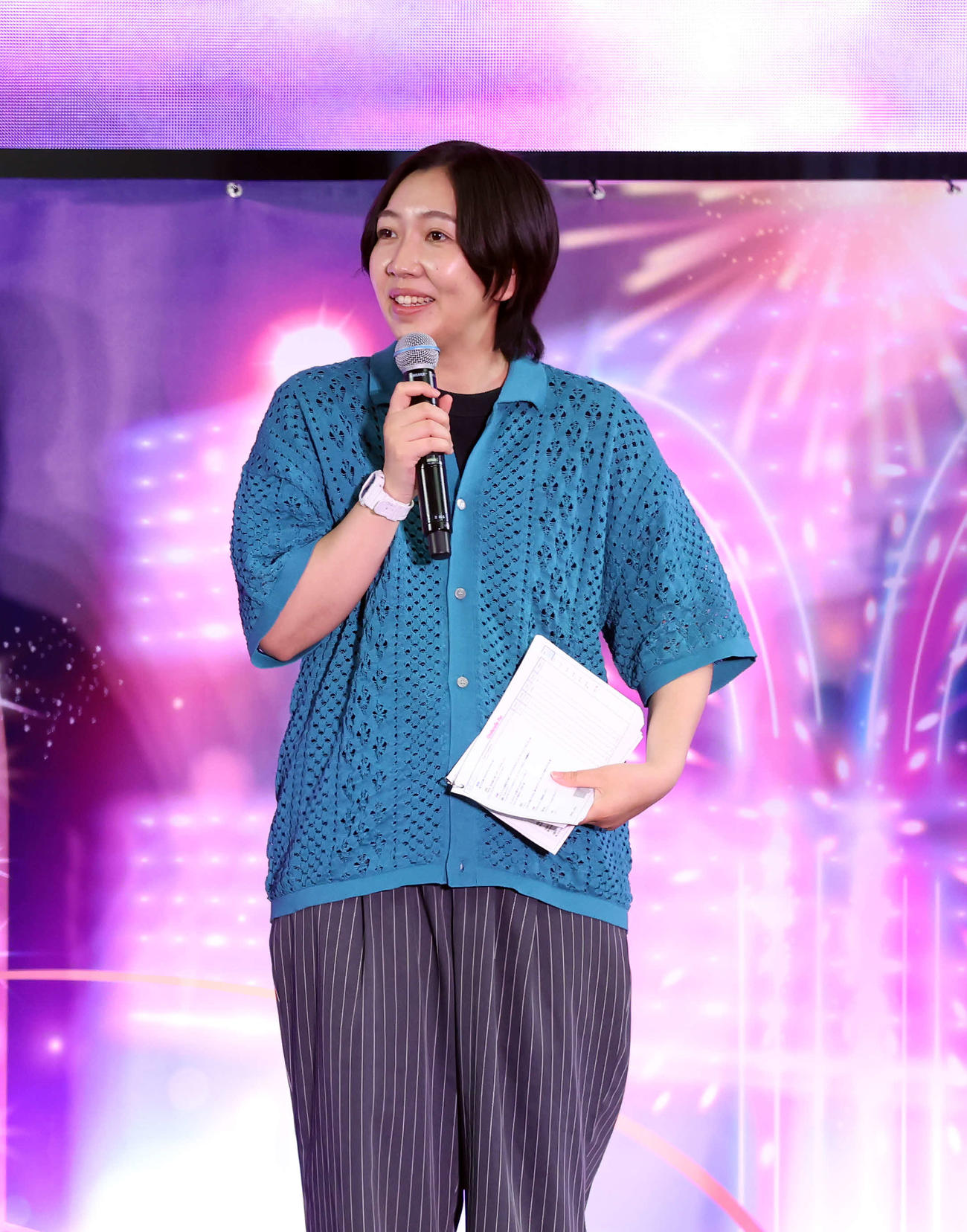 シンデレラフェス2025のMCを務めるエルフのはる（撮影・山本朝陽）