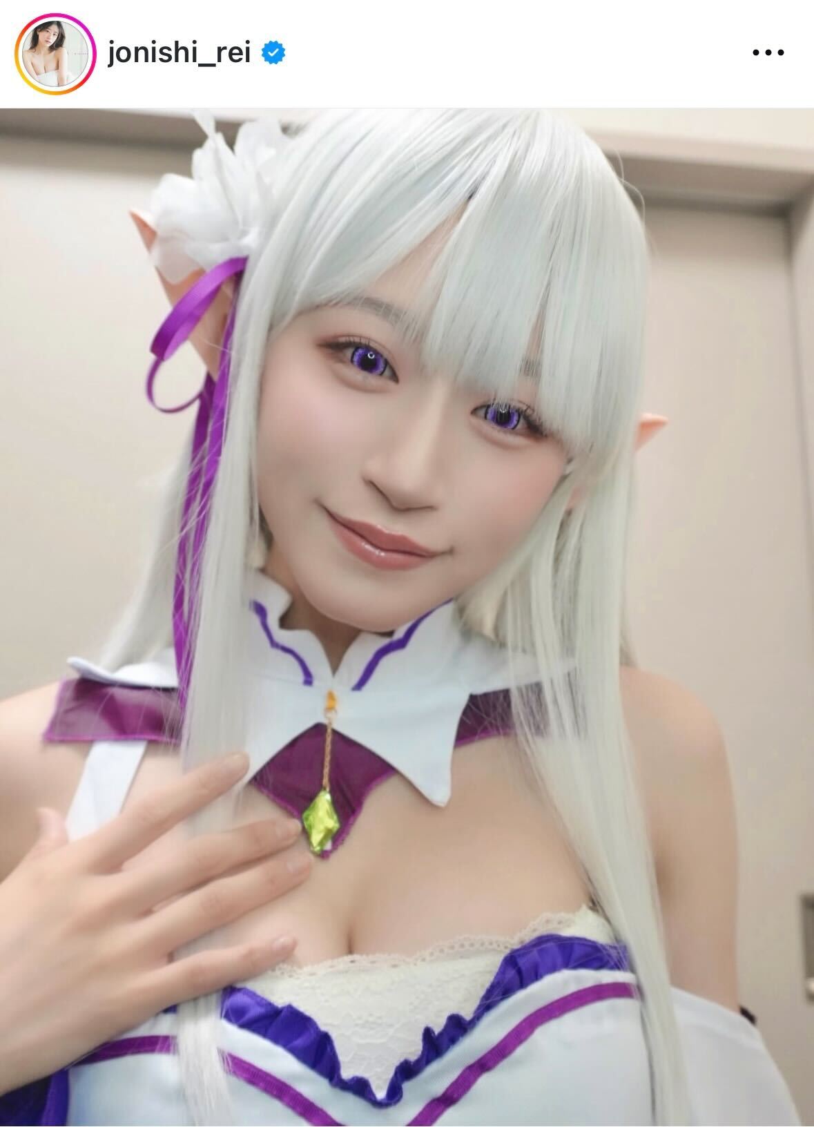 「Re：ゼロ」エミリアのコスプレをした上西怜（インスタグラムから）
