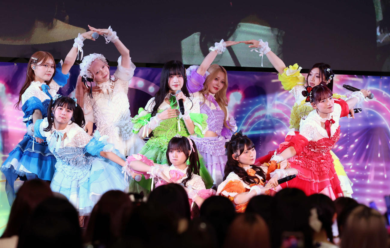 シンデレラフェス2025でパフォーマンスを行ういぎなり東北産（撮影・山本朝陽）