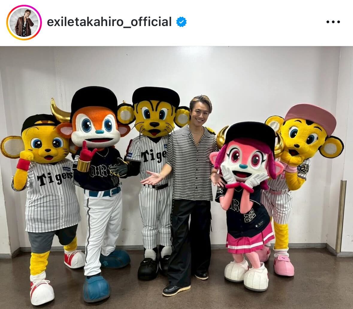 トラッキーらに囲まれ笑顔（EXILE TAKAHIROのインスタグラムから）