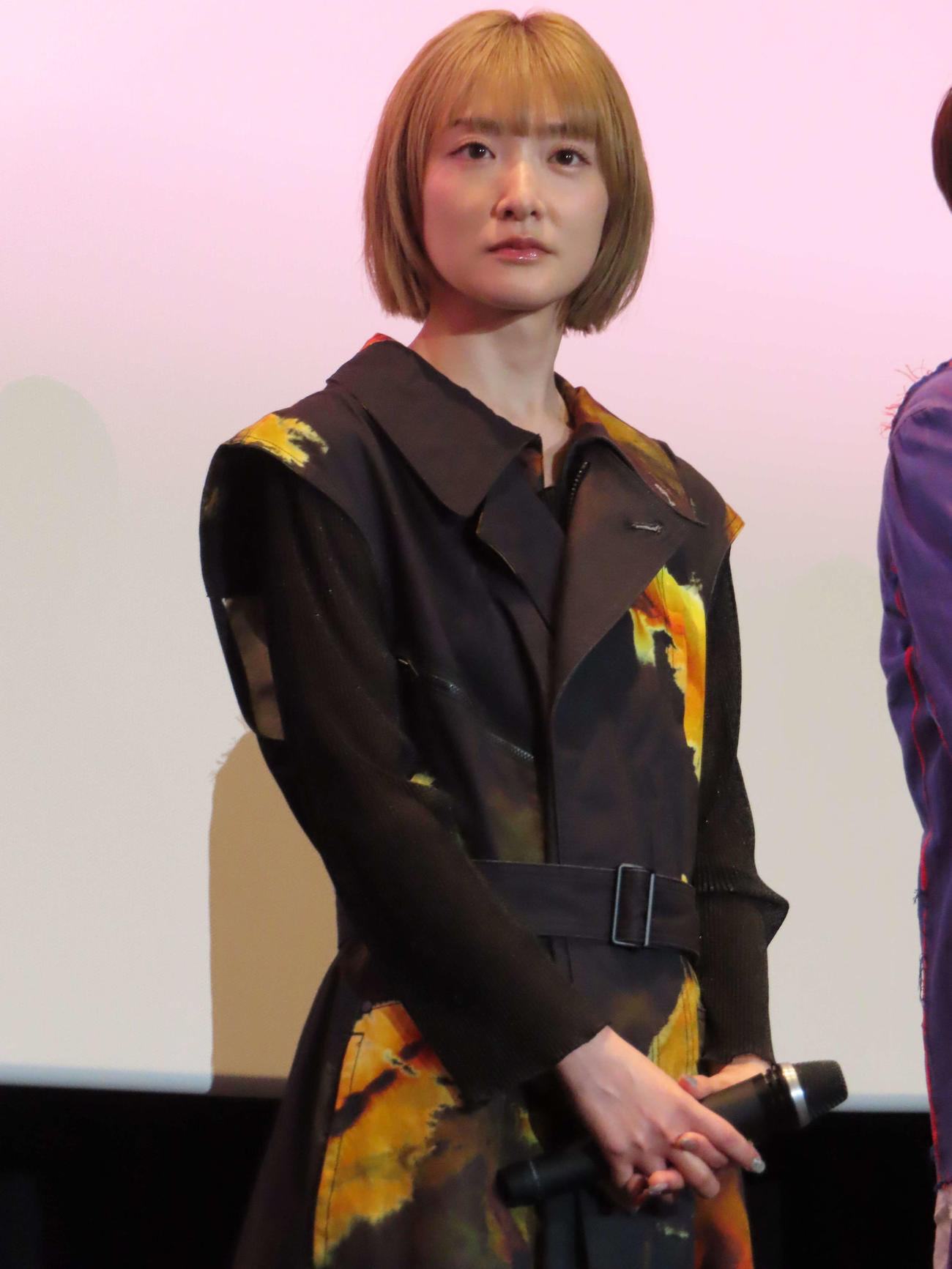 映画「死神遣いの事件帖　終（ファイナル）」の完成披露舞台あいさつに出席した生駒里奈
