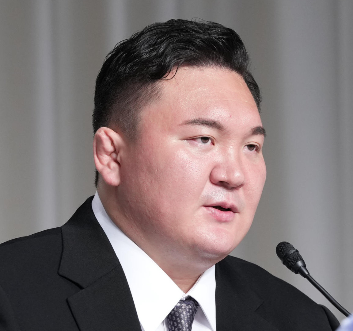 日本相撲協会の退職を報告する会見に臨む白鵬翔さん（撮影・小沢裕）