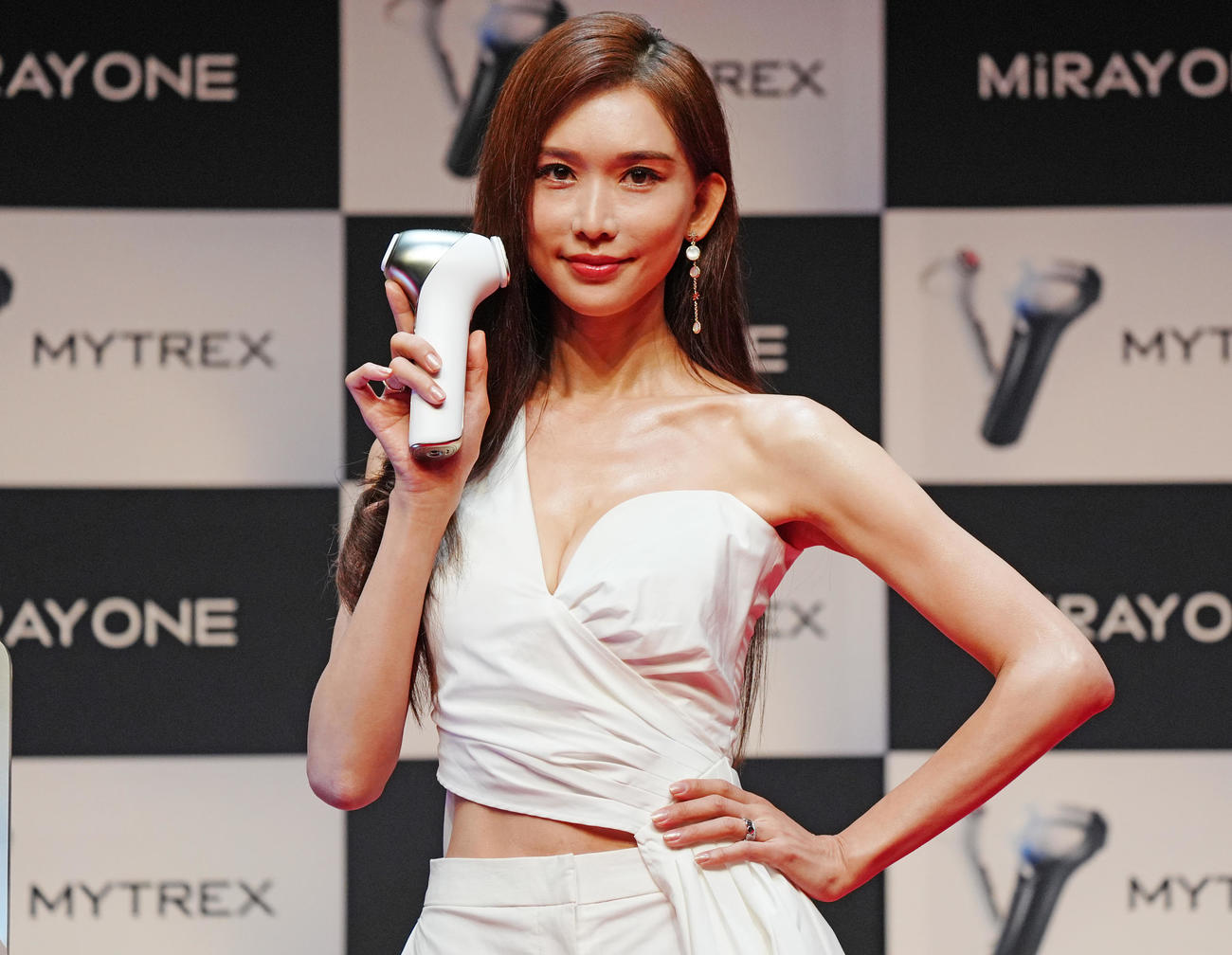 MYTREX「MiRAY ONE」新CM発表会に登場したリン・チーリン（撮影・清水貴仁）