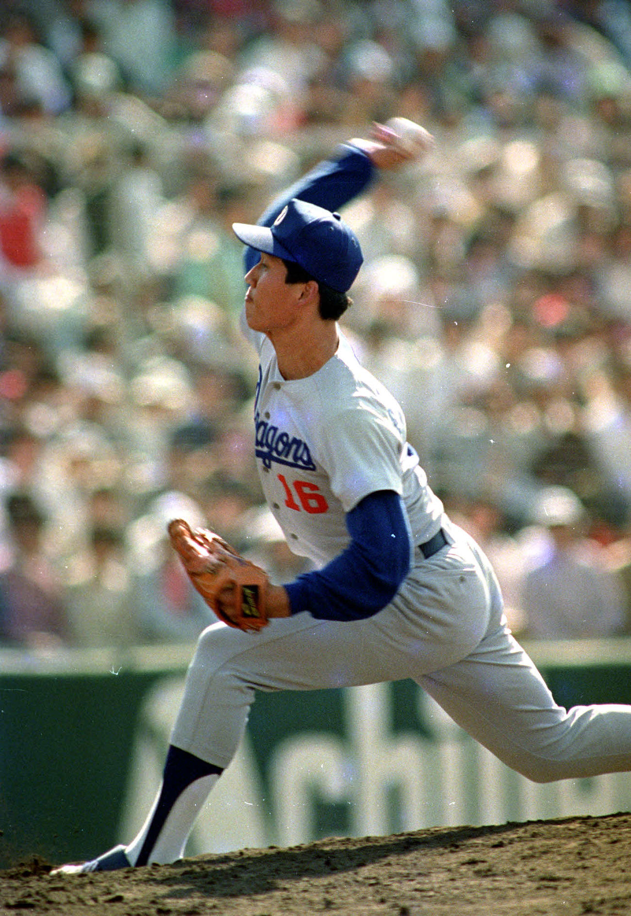1987年5月4日、広島戦で投球する中日の宮下昌己投手