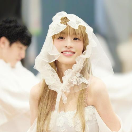 浜崎あゆみ、白いドレスに無垢な笑顔 近影にフォロワー騒然「天使