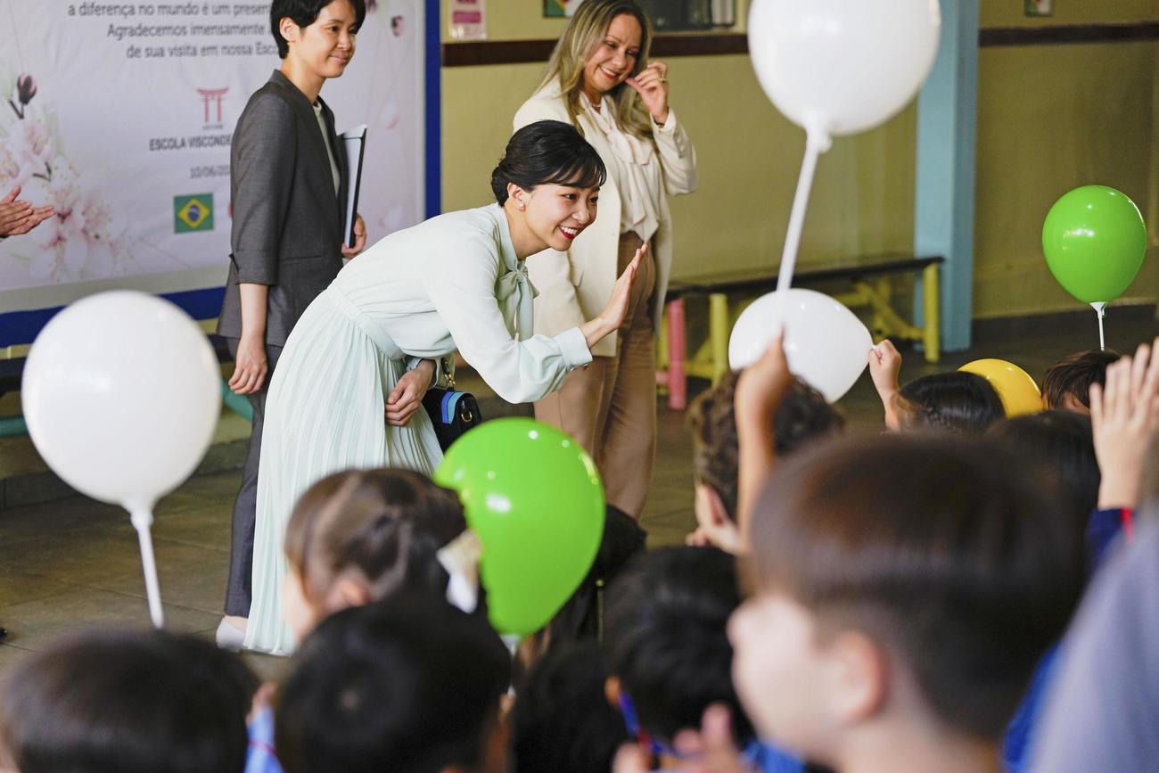 「ビスコンデ・デ・カイル学園」を訪問された秋篠宮家の次女佳子さま（共同）