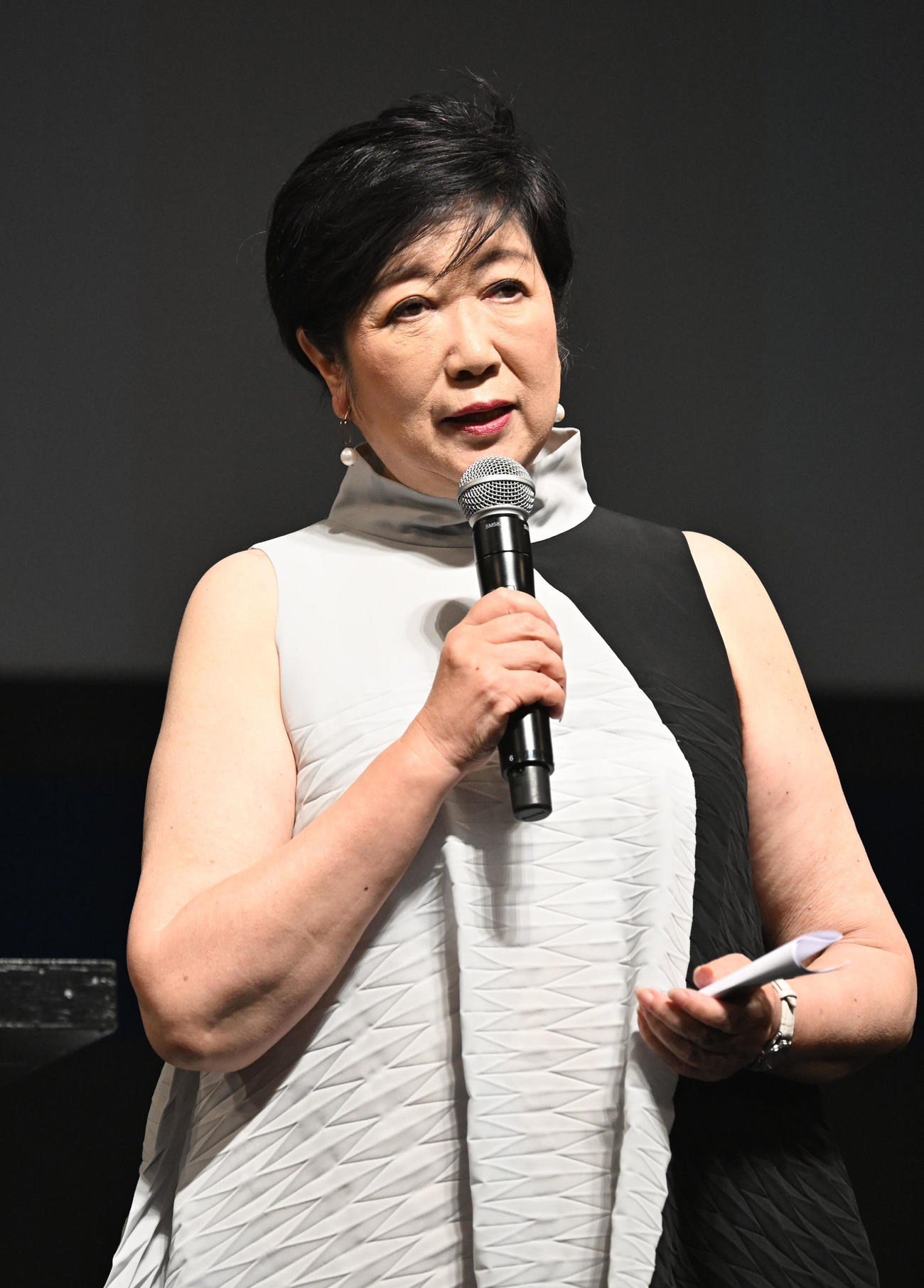 「ショートショートフィルムフェスティバル＆アジア」の受賞者表彰イベントであいさつする東京都の小池知事（撮影・千葉一成）