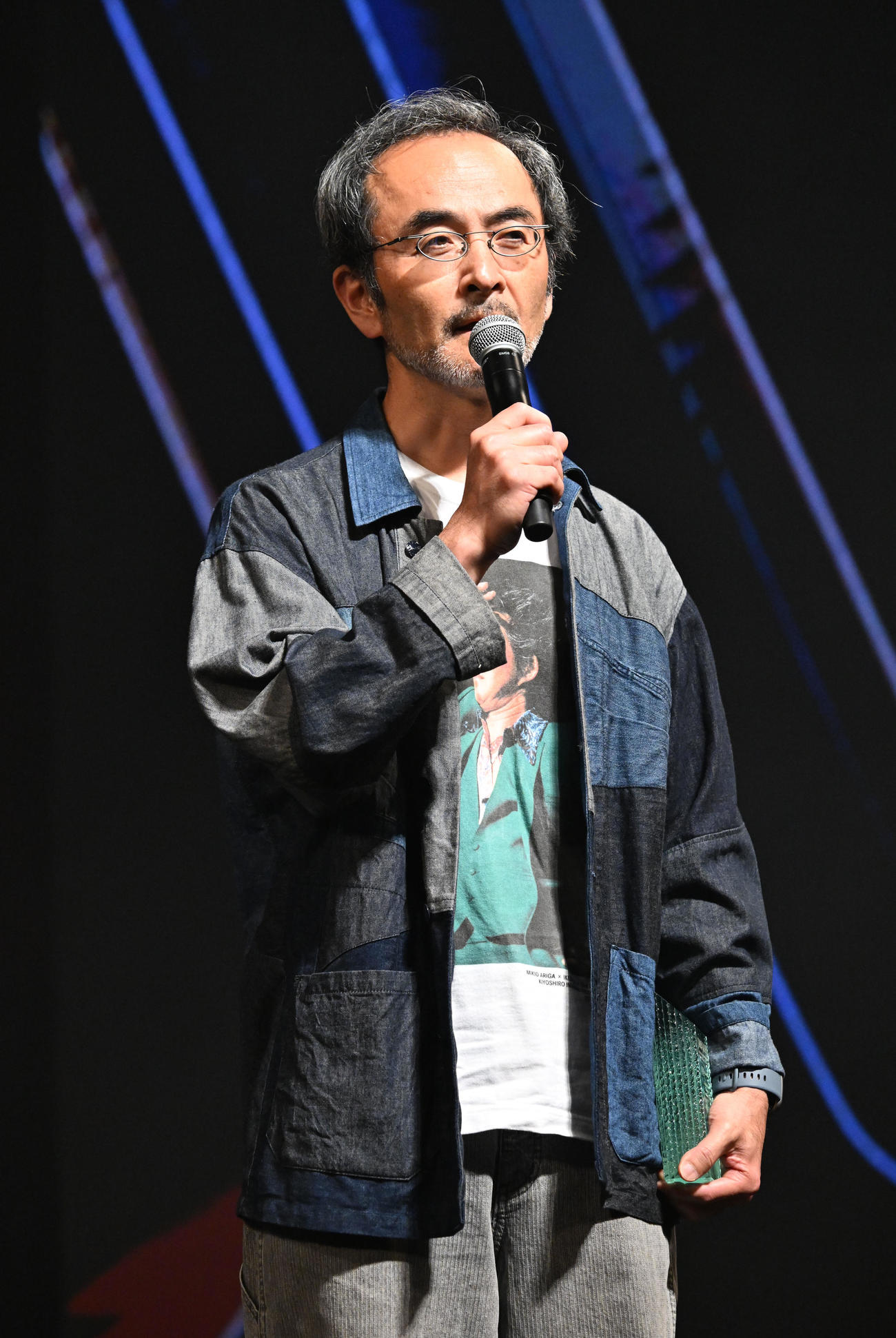 受賞の喜びを語る古舘寛治（撮影・千葉一成）