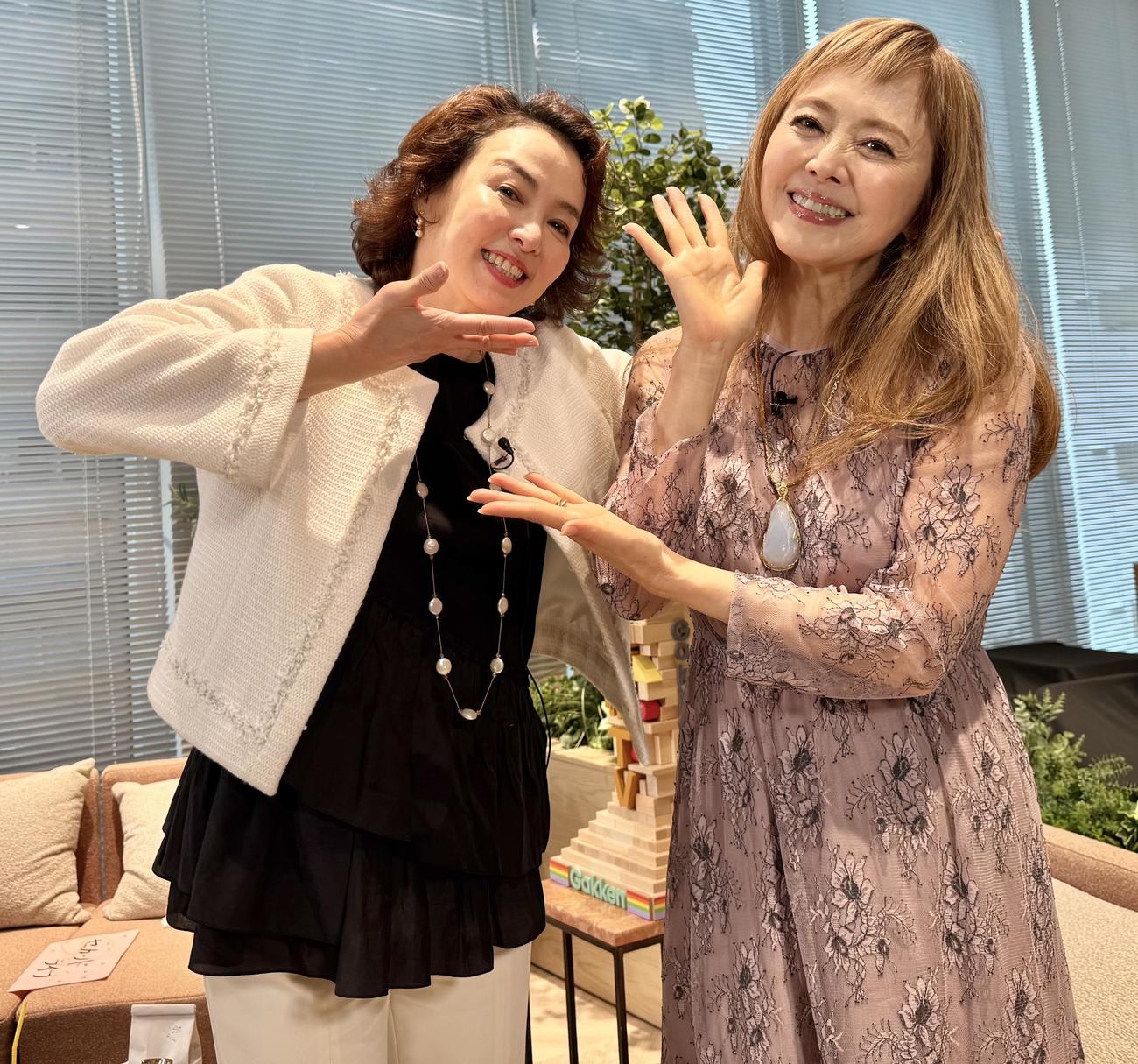 河野景子（左）と熊谷真実
