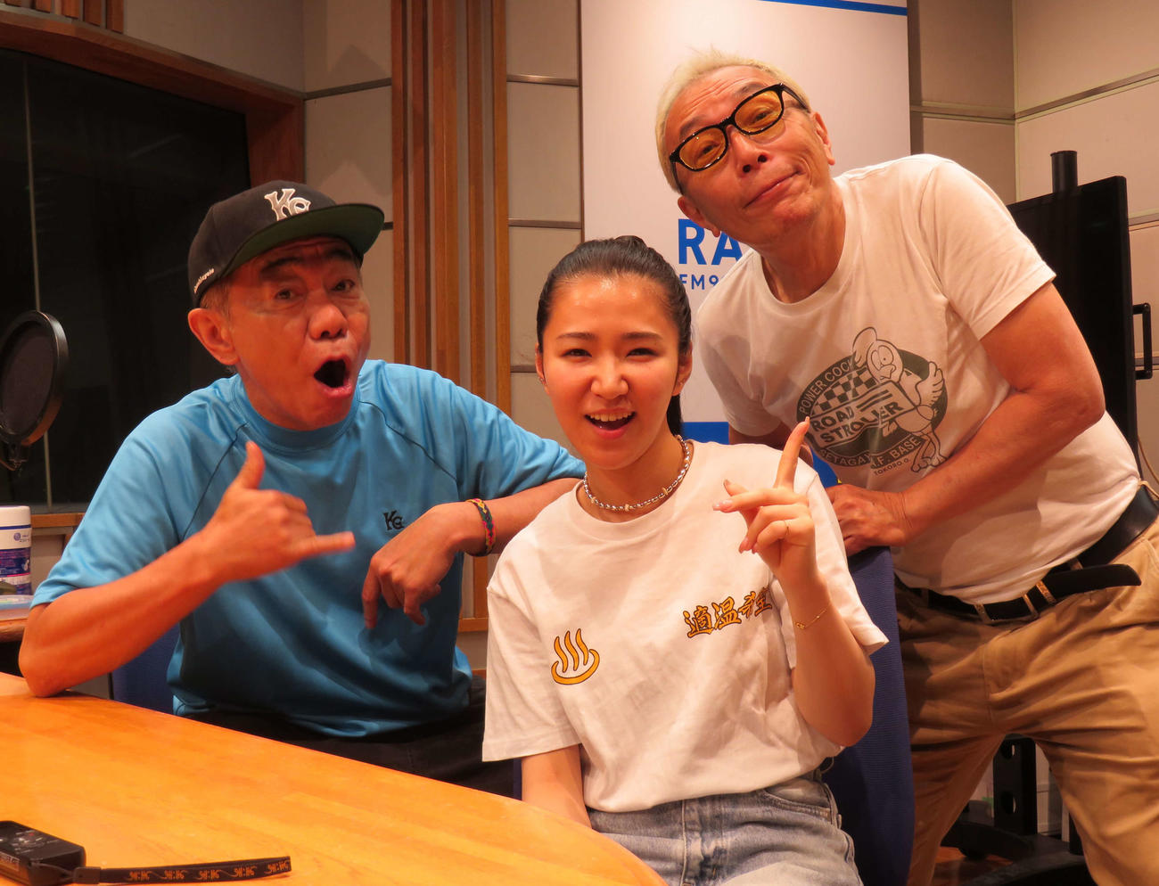 新曲「NAZO」を発売する田中あいみ（中央）とプロデュースをした木梨憲武（左）、作詞作曲した所ジョージ