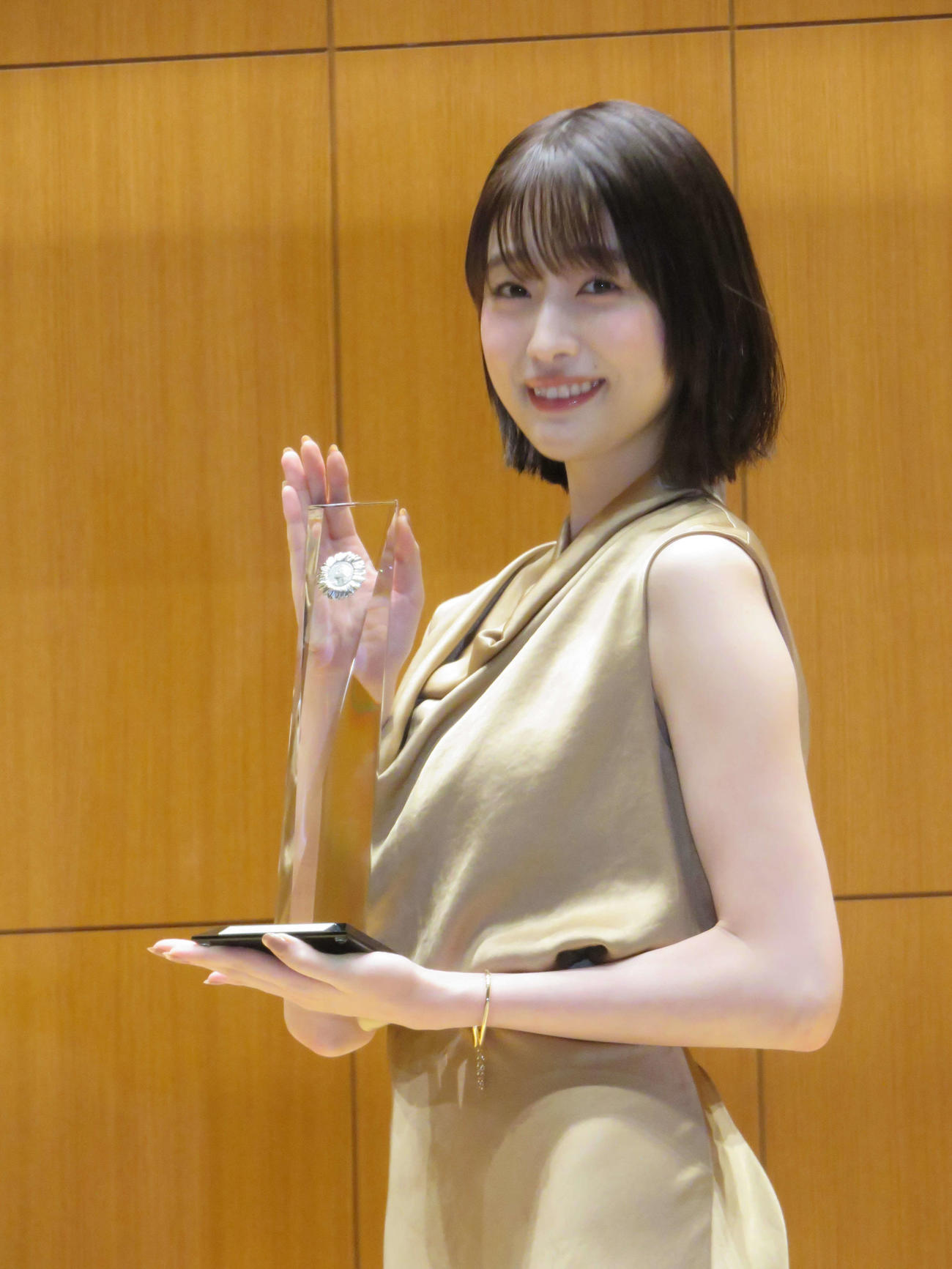 「2025年度E－ライン・ビューティフル大賞」授賞式に登壇した高橋ひかる