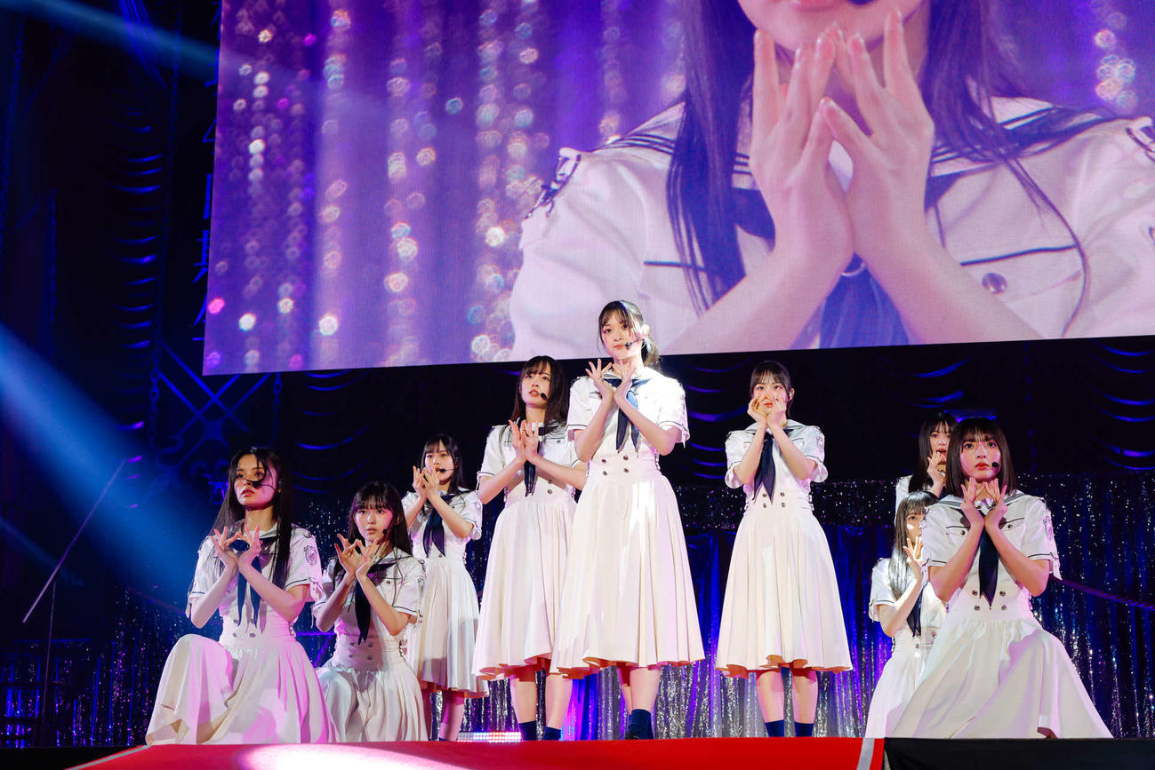 「櫻坂46四期生　First Showcase」でパフォーマンスする櫻坂46四期生（上山陽介氏撮影）