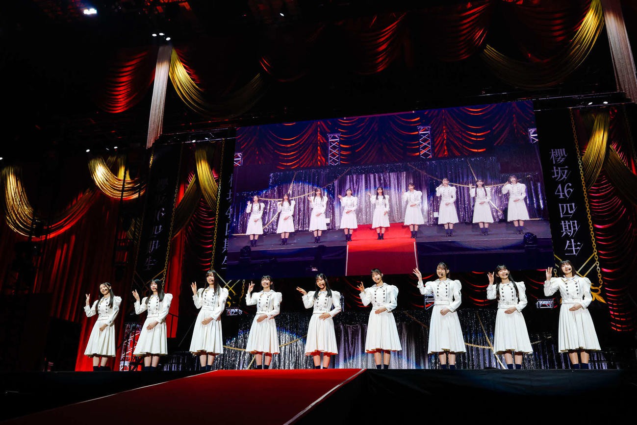 「櫻坂46四期生　First Showcase」に登場した櫻坂46四期生（上山陽介氏撮影）