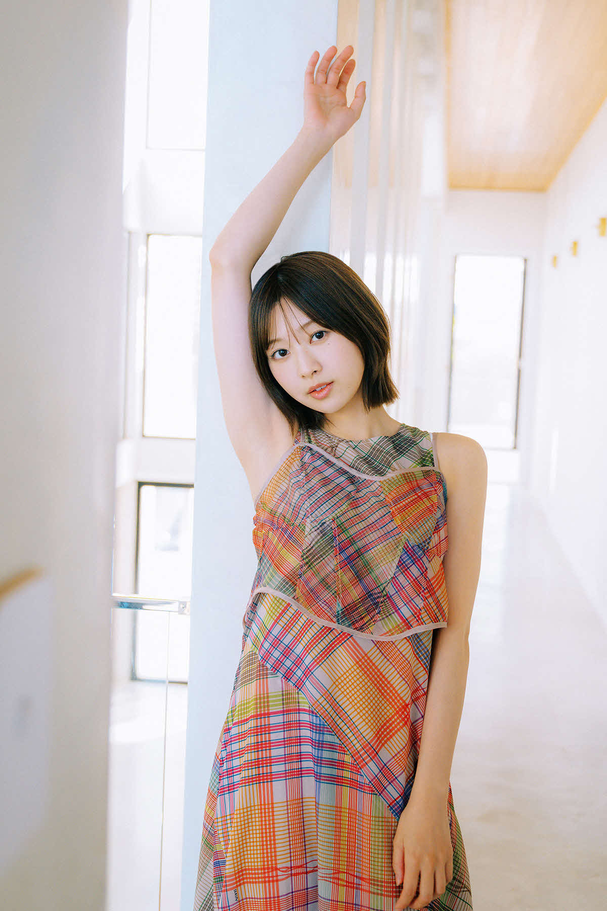 日向坂46富田鈴花ファースト写真集の先行カット／峠雄三氏撮影（C）光文社