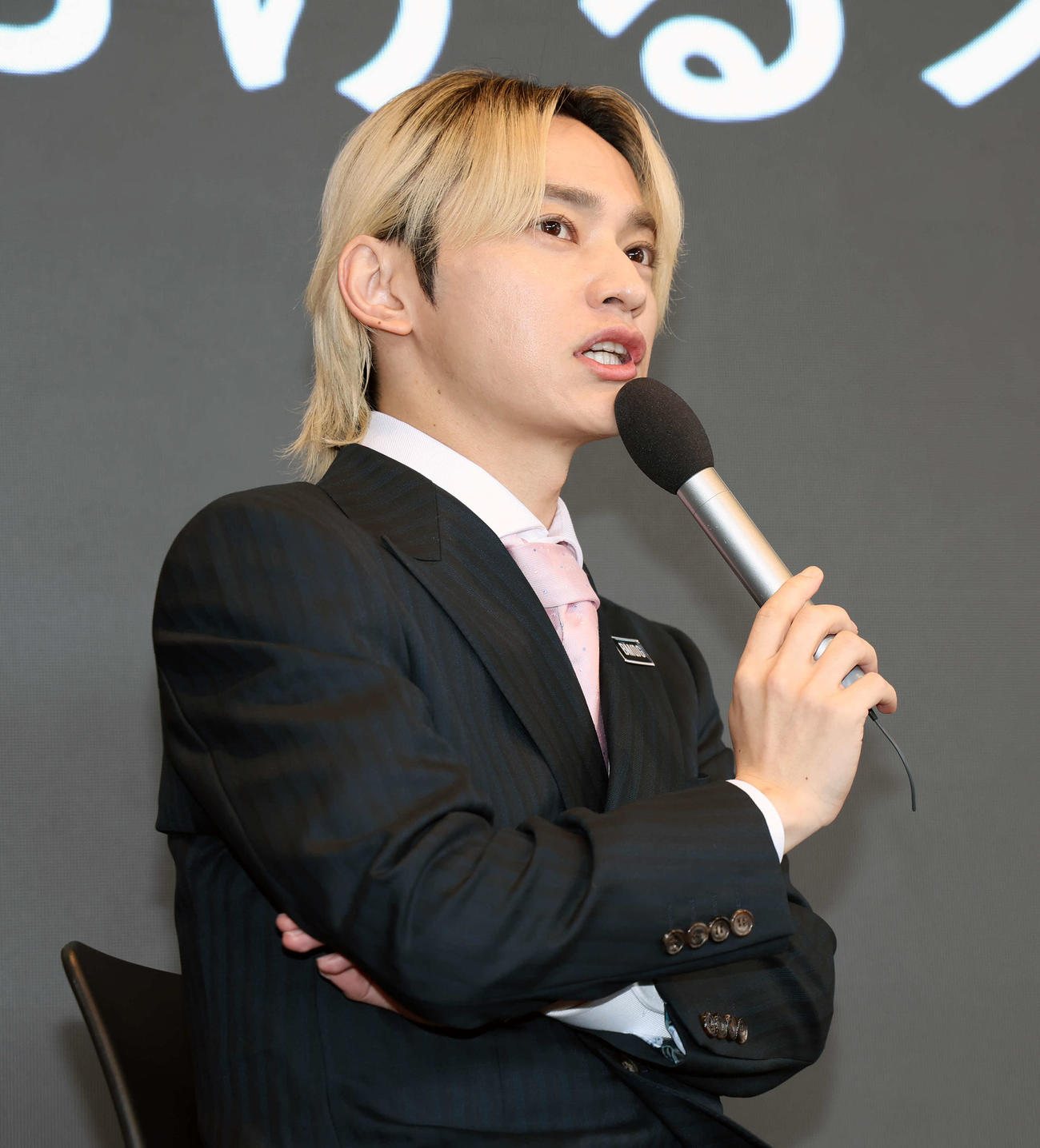 mghブランドローンチ記者発表会に登壇し、トークセッションを行うSKY－HI（撮影・山本朝陽）