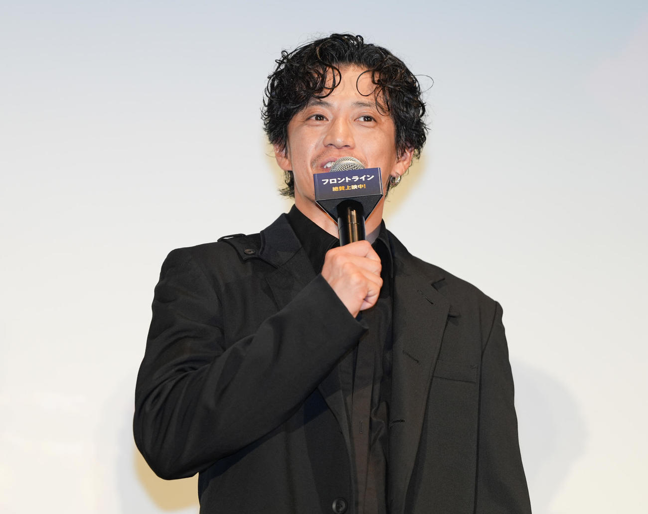 映画「フロントライン」初日舞台あいさつに登壇した小栗旬（撮影・鈴木みどり）