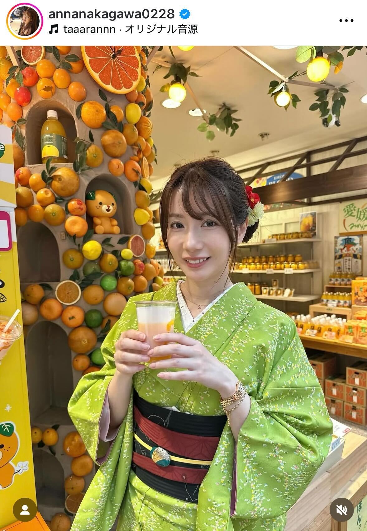 鮮やかな緑の着物の中川杏奈（インスタグラムから）
