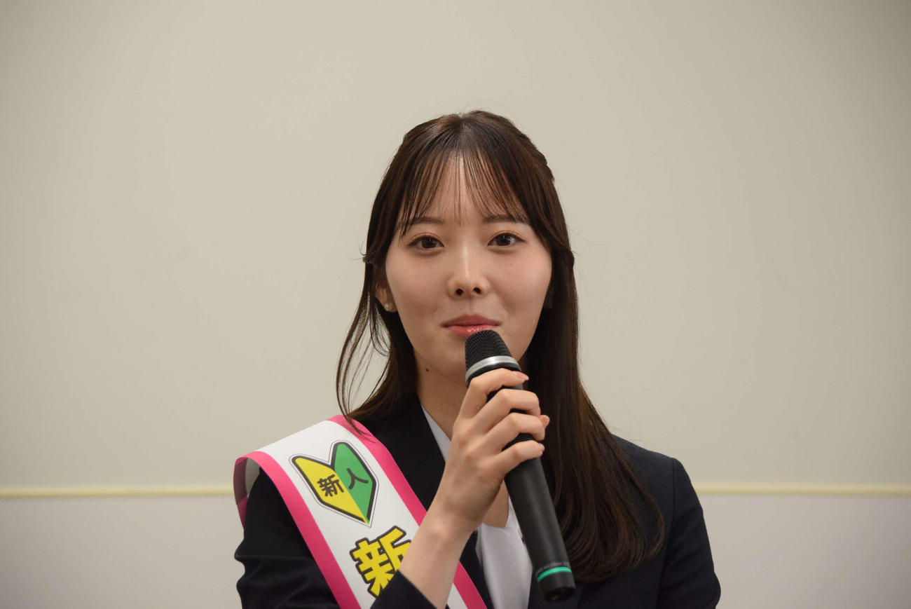 ABCテレビ2025年度新人アナウンサーの新貝まゆアナウンサー（撮影・阪口孝志）
