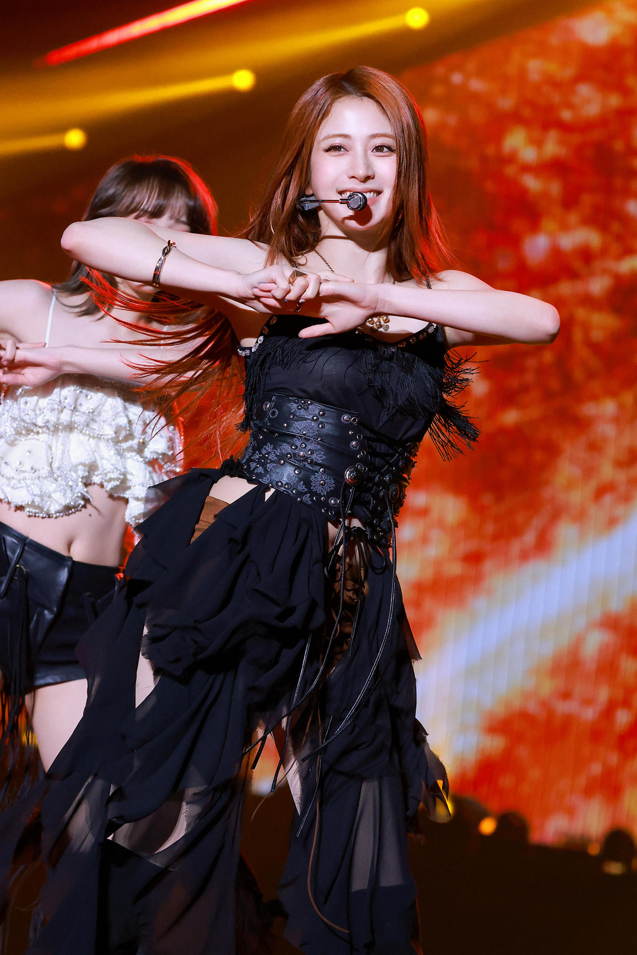 ワールドツアー「2025 LE SSERAFIM TOUR‘EASY CRAZY HOT’IN JAPAN」日本最終公演でパーフォーマンスを披露するHUH YUNJIN (P)＆(C) SOURCE MUSIC
