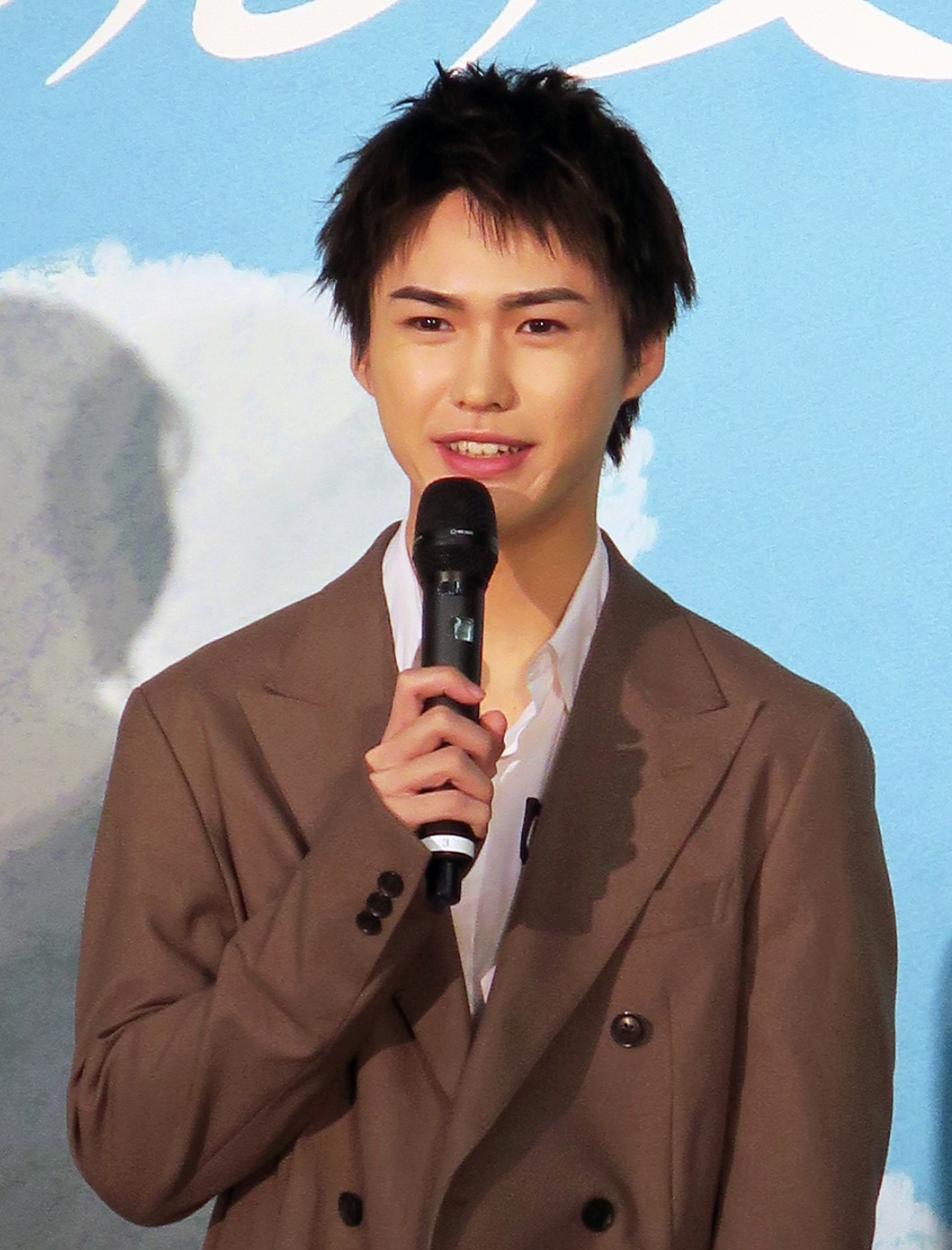舞台「あの夏、君と出会えて」取材会で意気込みを語る岡■（■は崎の大が立の下の横棒なし）彪太郎